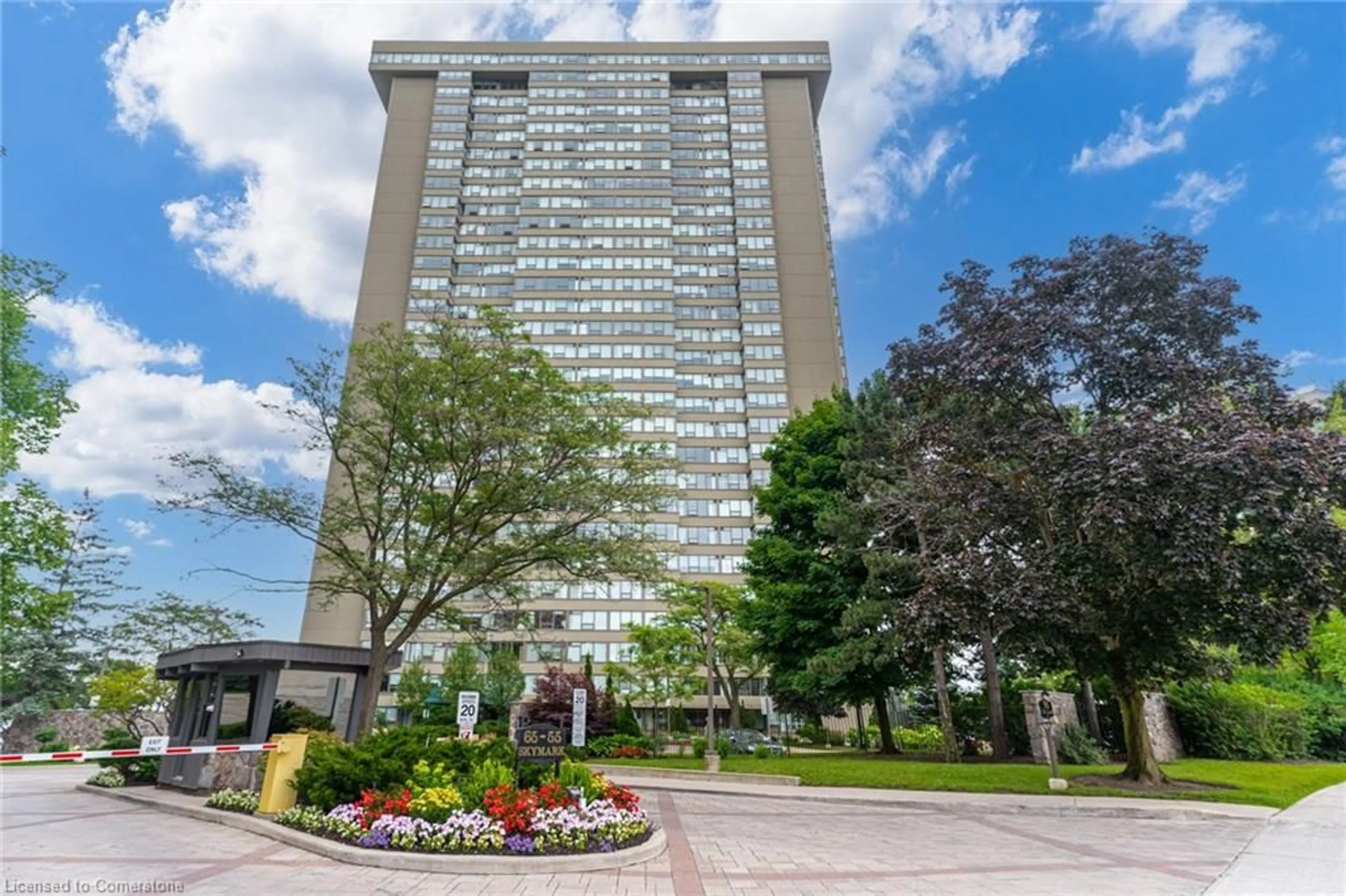 Indoor foyer for 55 Skymark Dr #205, Toronto Ontario M2H 3N4