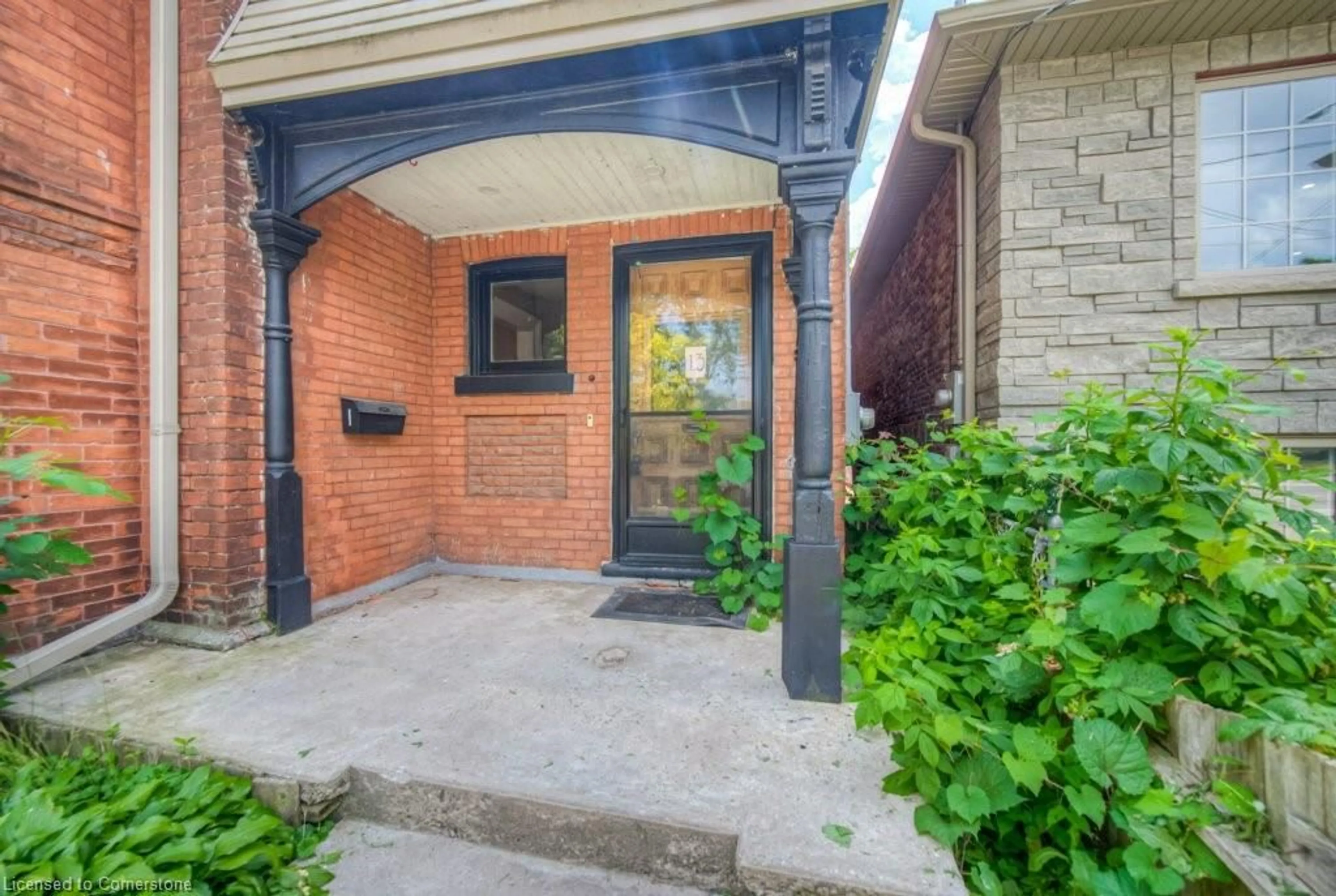 Indoor entryway for 13 Sarah St, Brantford Ontario N3S 2Z5