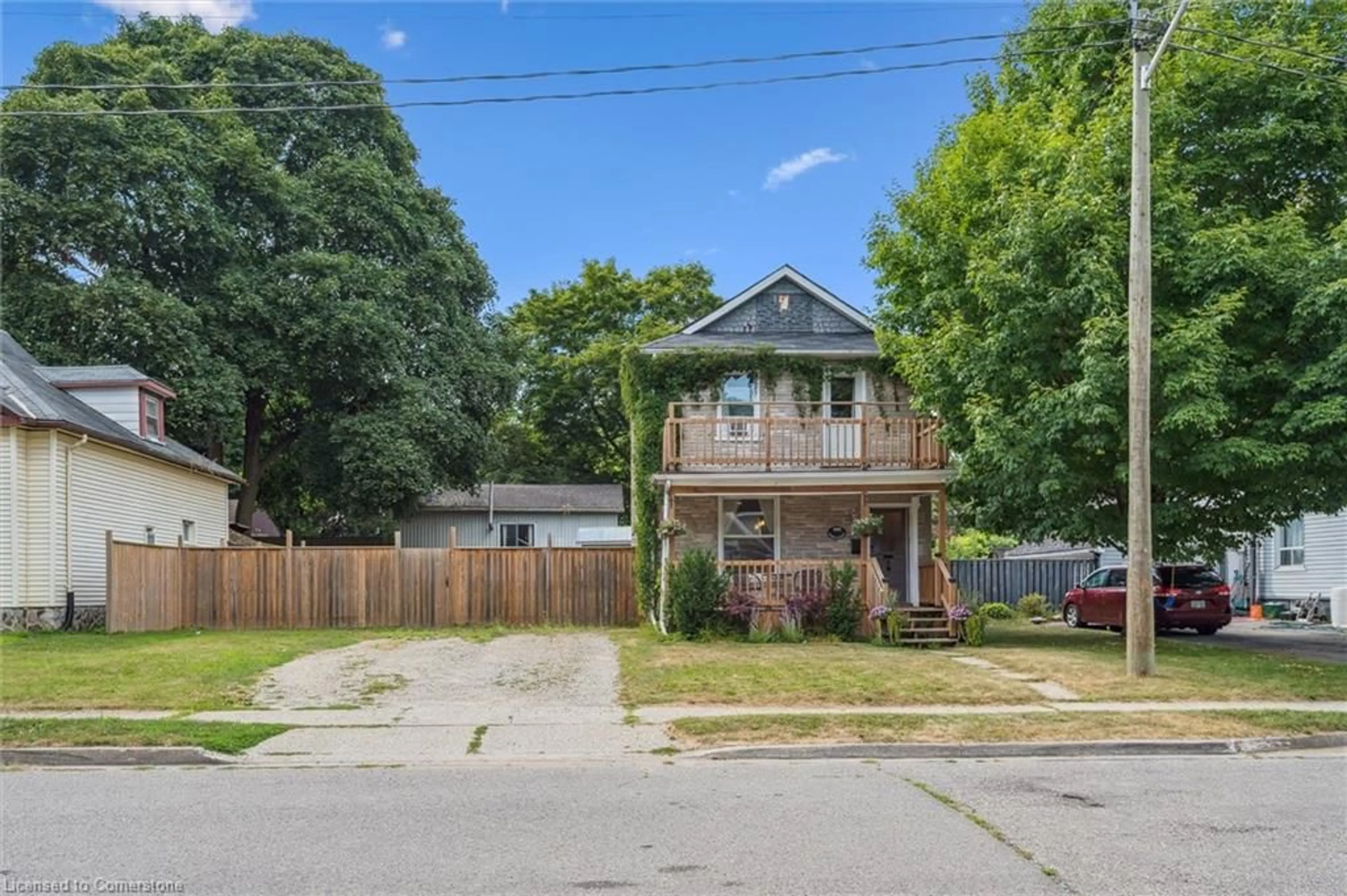A pic from outside/outdoor area/front of a property/back of a property/a pic from drone, street for 100 Barrie St, Cambridge Ontario N1S 3A9