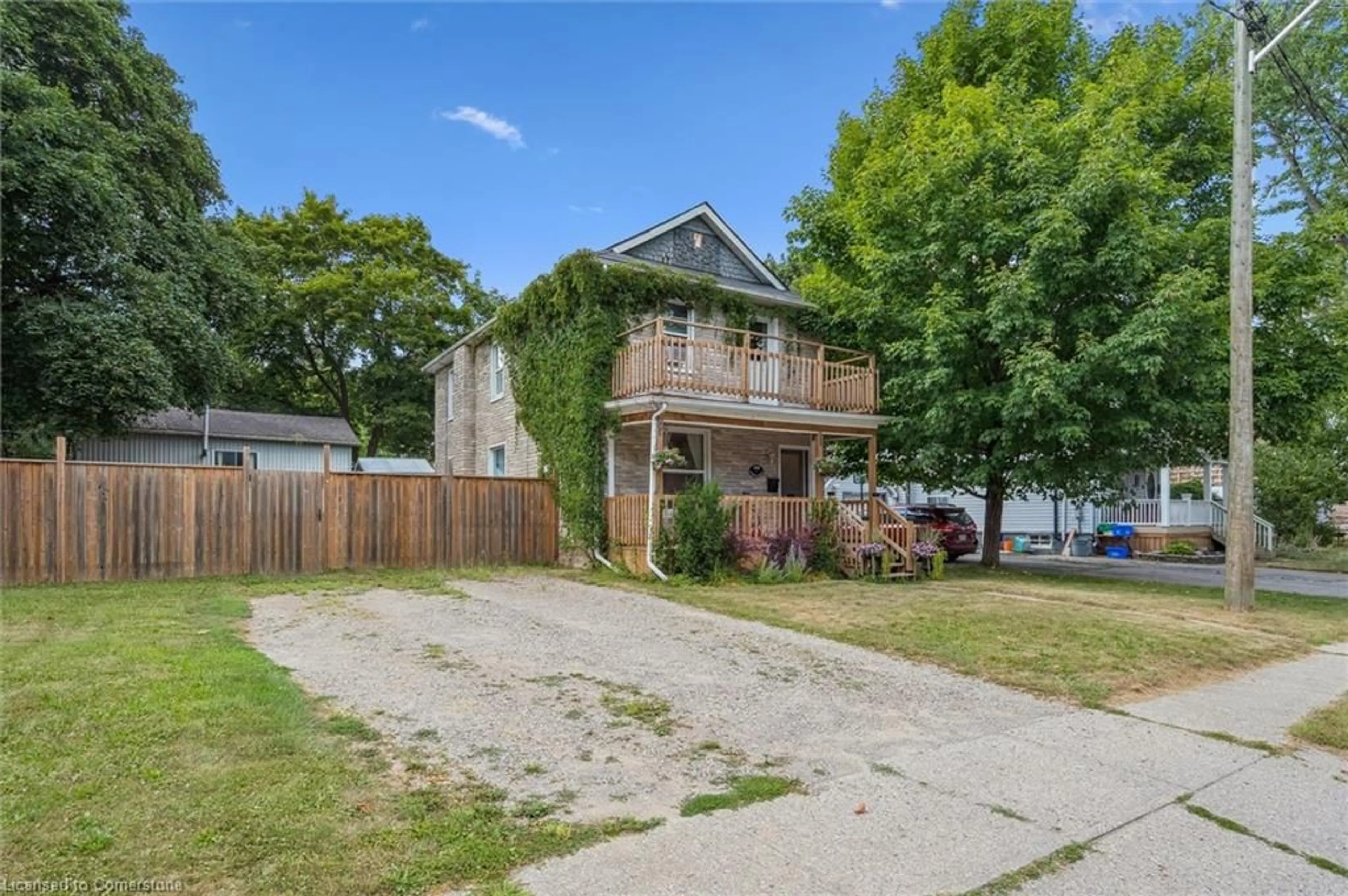 A pic from outside/outdoor area/front of a property/back of a property/a pic from drone, street for 100 Barrie St, Cambridge Ontario N1S 3A9