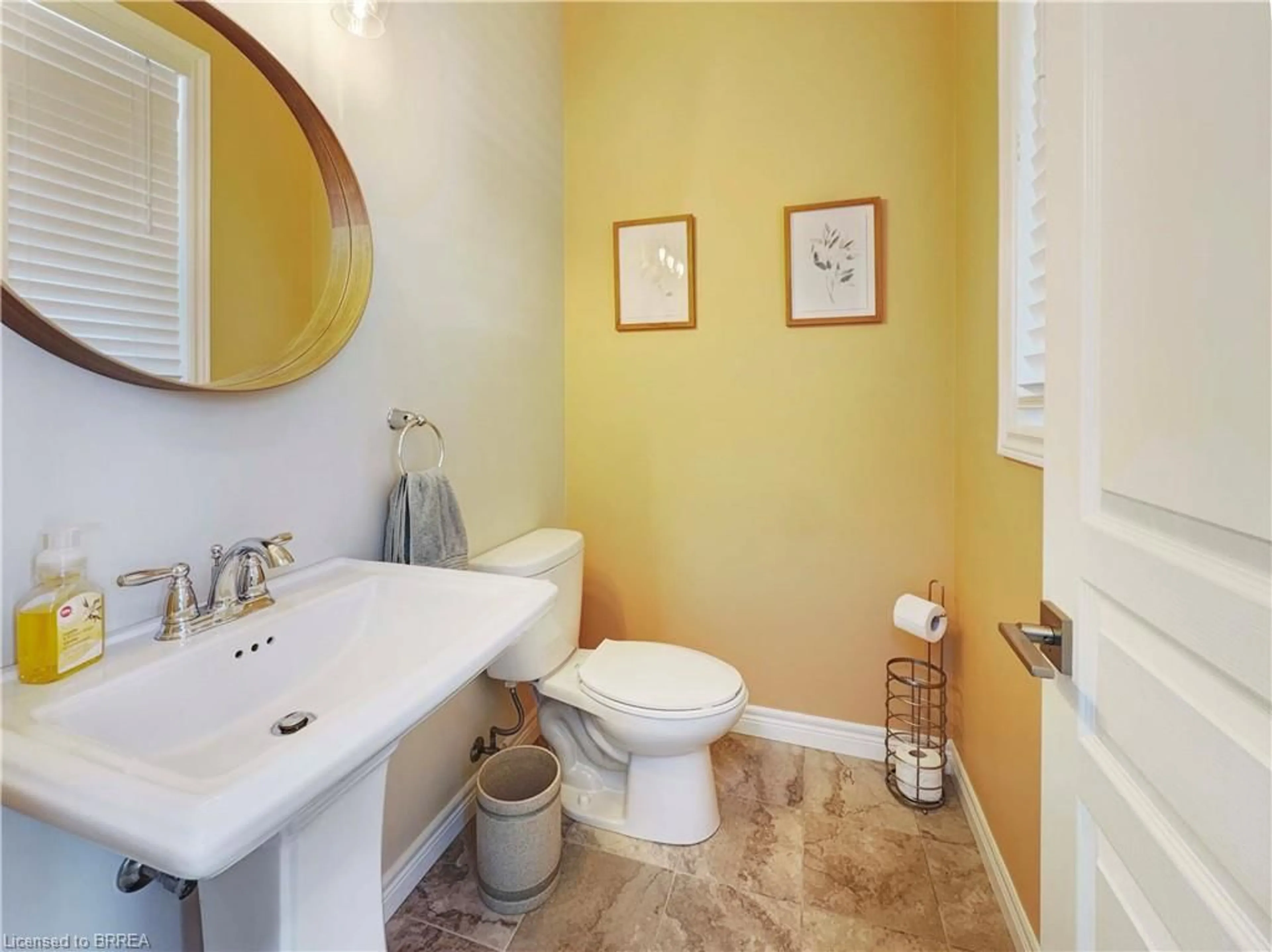 Standard bathroom, ceramic/tile floor for 192 Pumpkin Pass, Binbrook Ontario L0R 1C0