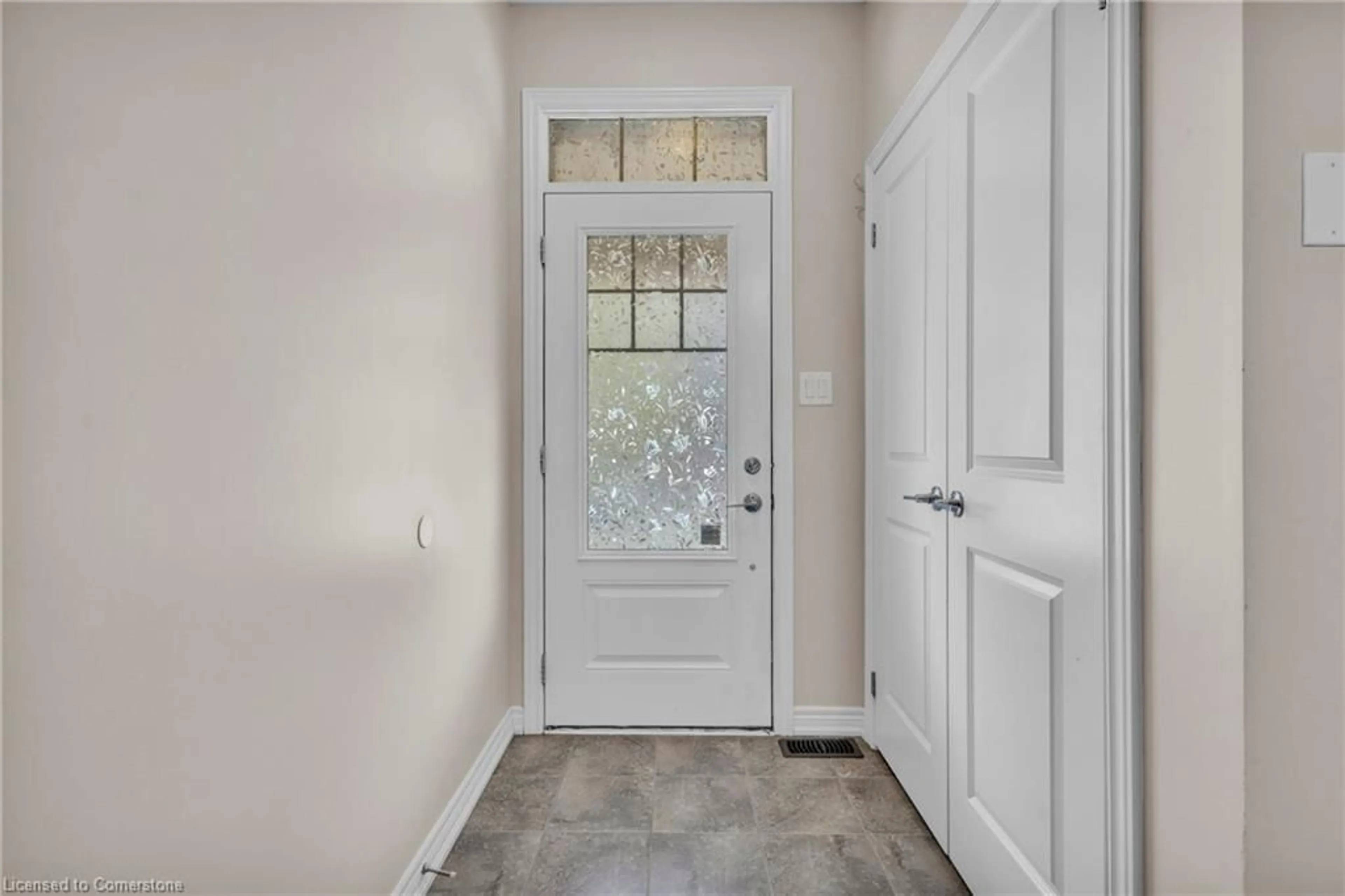 Indoor entryway for 68 Esplanade Lane, Grimsby Ontario L3M 0H2