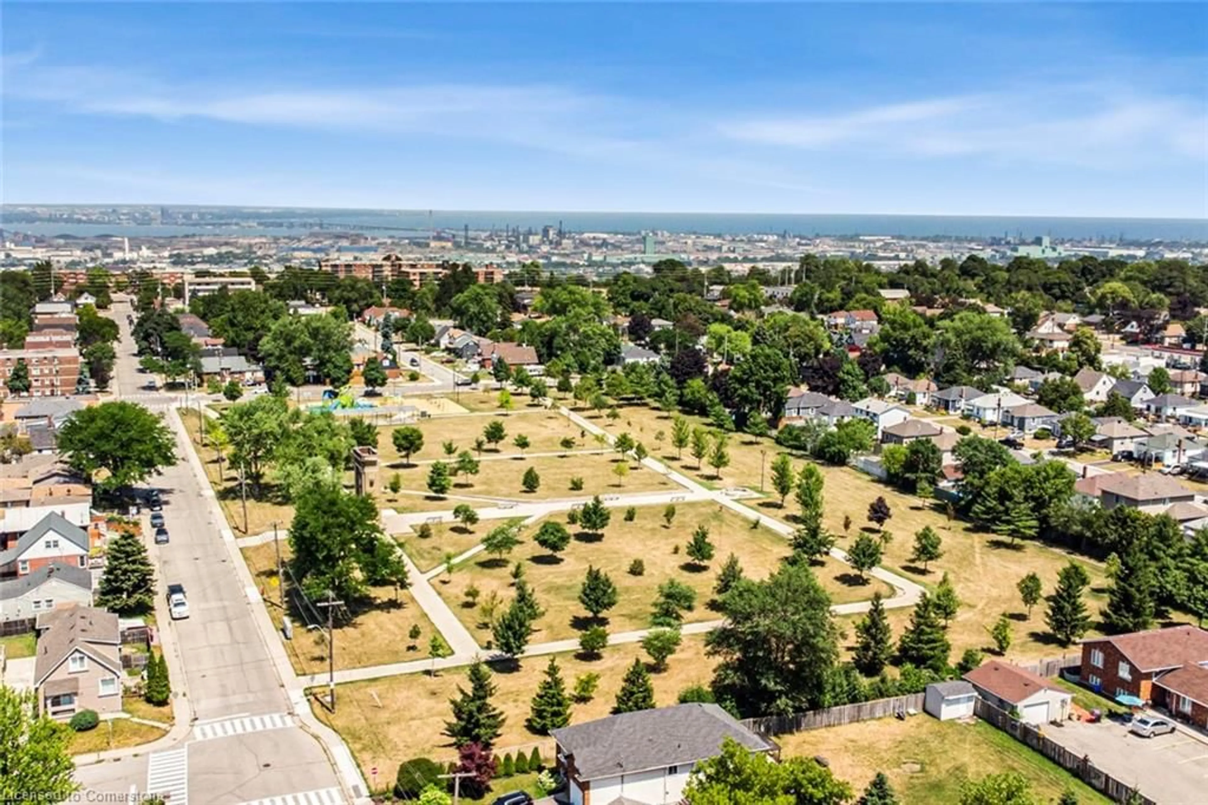 A pic from outside/outdoor area/front of a property/back of a property/a pic from drone, unknown for 140 East 35th St, Hamilton Ontario L8V 3Y2