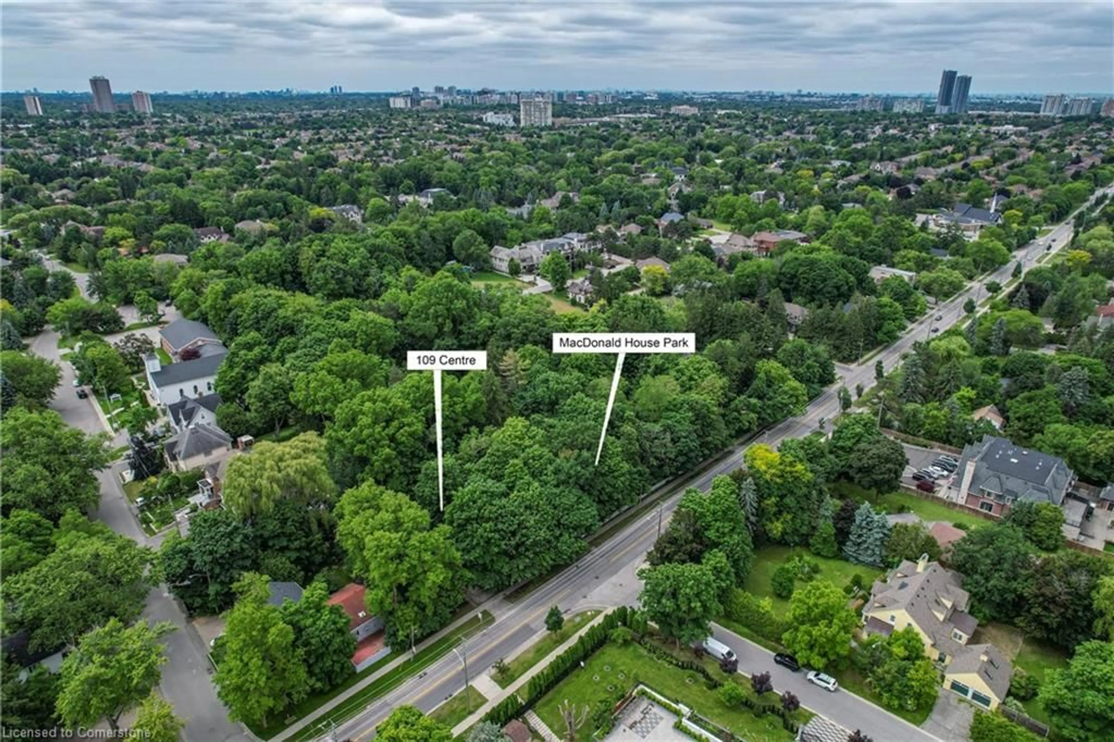 A pic from outside/outdoor area/front of a property/back of a property/a pic from drone, unknown for 109 Centre St, Vaughan Ontario L4J 1G3