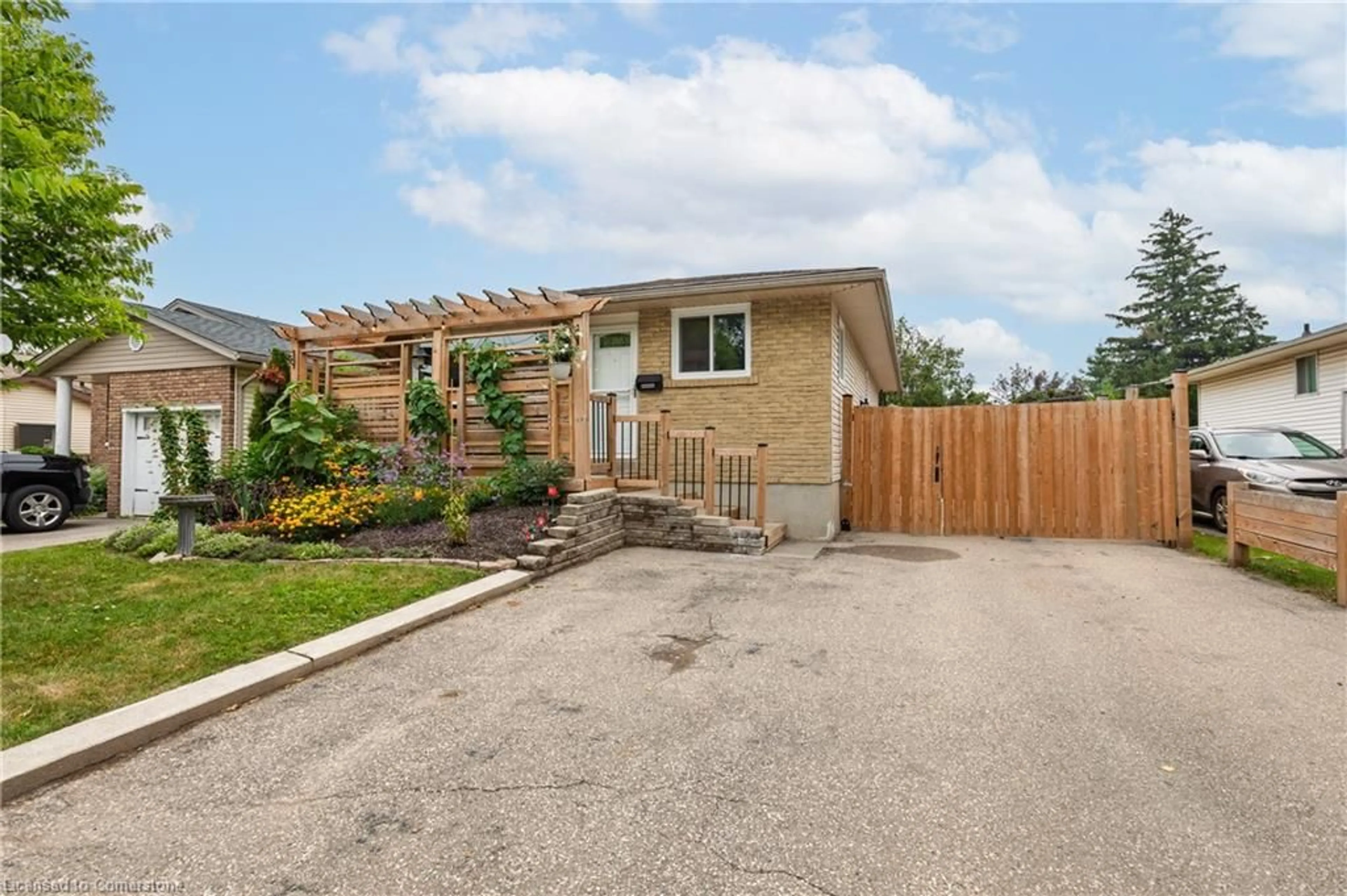 Unknown for 112 Limpert Ave, Cambridge Ontario N3C 1B9