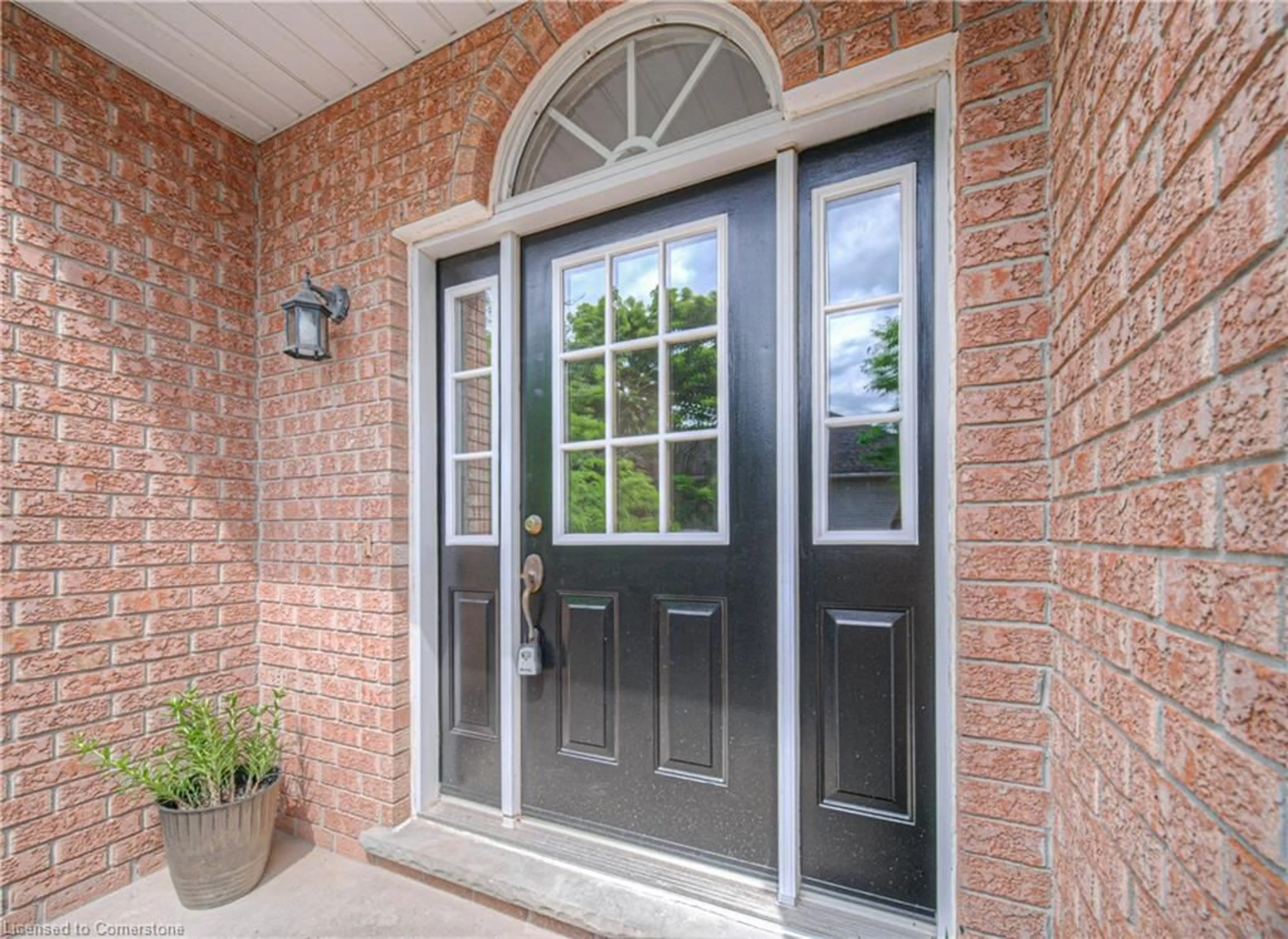 Indoor entryway for 310 Christopher Dr #34, Cambridge Ontario N1P 1B4