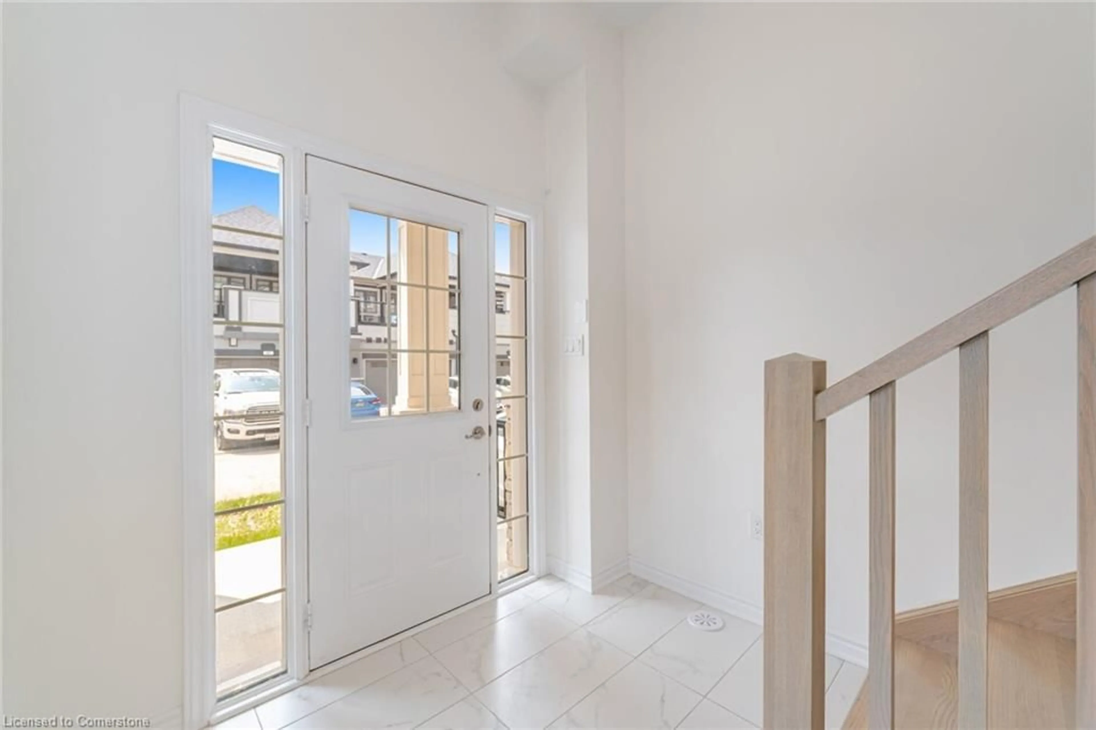 Indoor foyer for 305 Garner Rd #13, Ancaster Ontario L9G 5E6