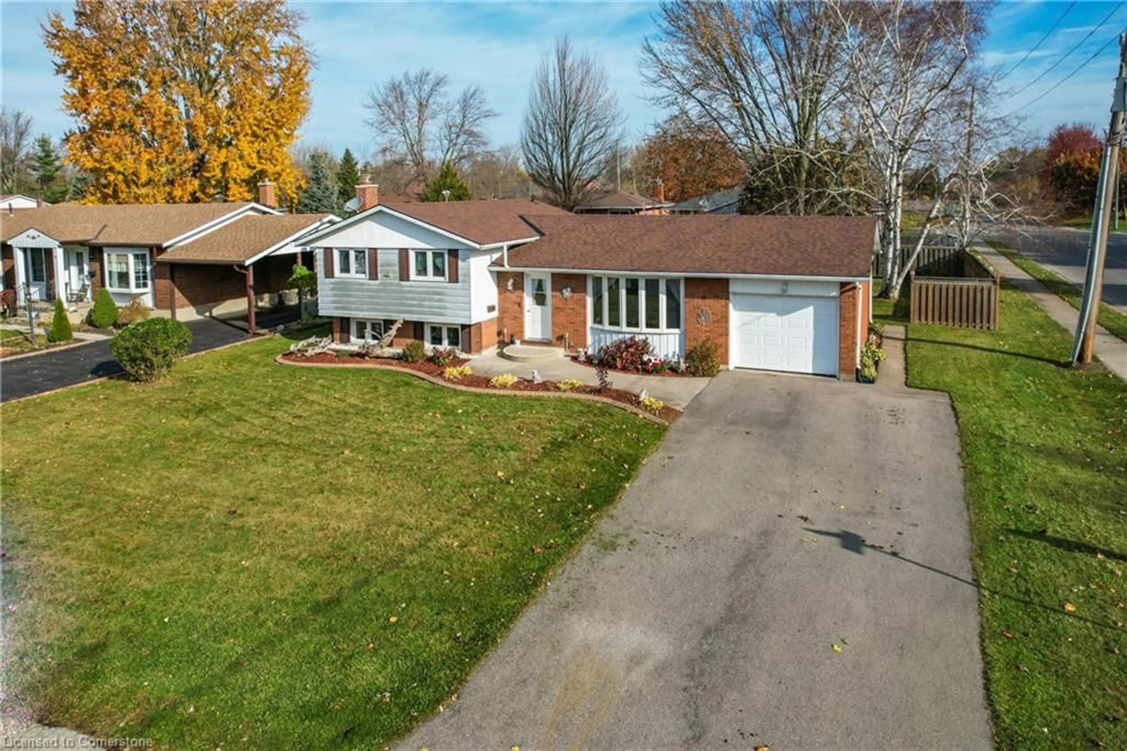 A pic from outside/outdoor area/front of a property/back of a property/a pic from drone, street for 173 Cleary Ave, Dunnville Ontario N1A 1A2