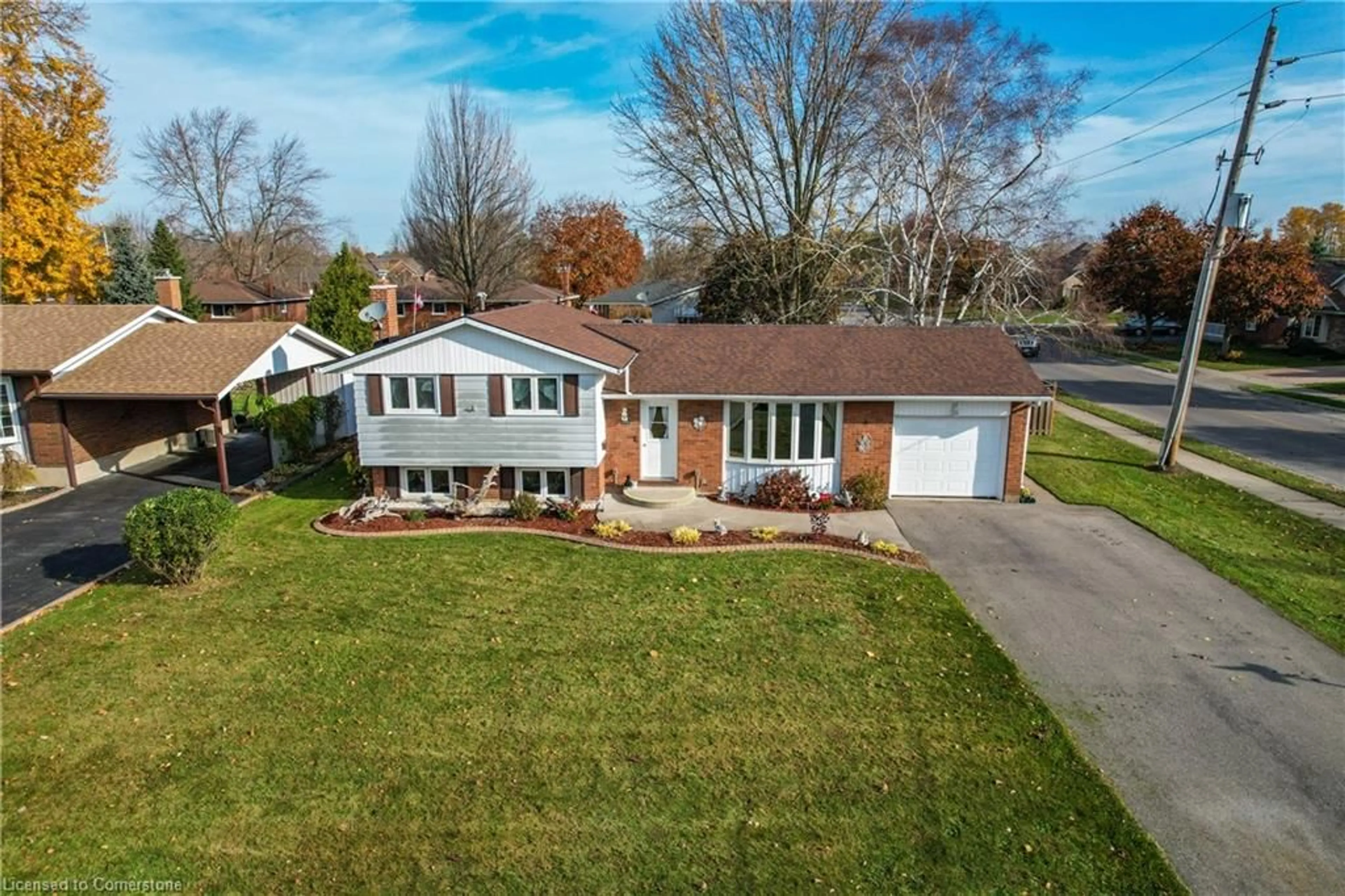 A pic from outside/outdoor area/front of a property/back of a property/a pic from drone, street for 173 Cleary Ave, Dunnville Ontario N1A 1A2