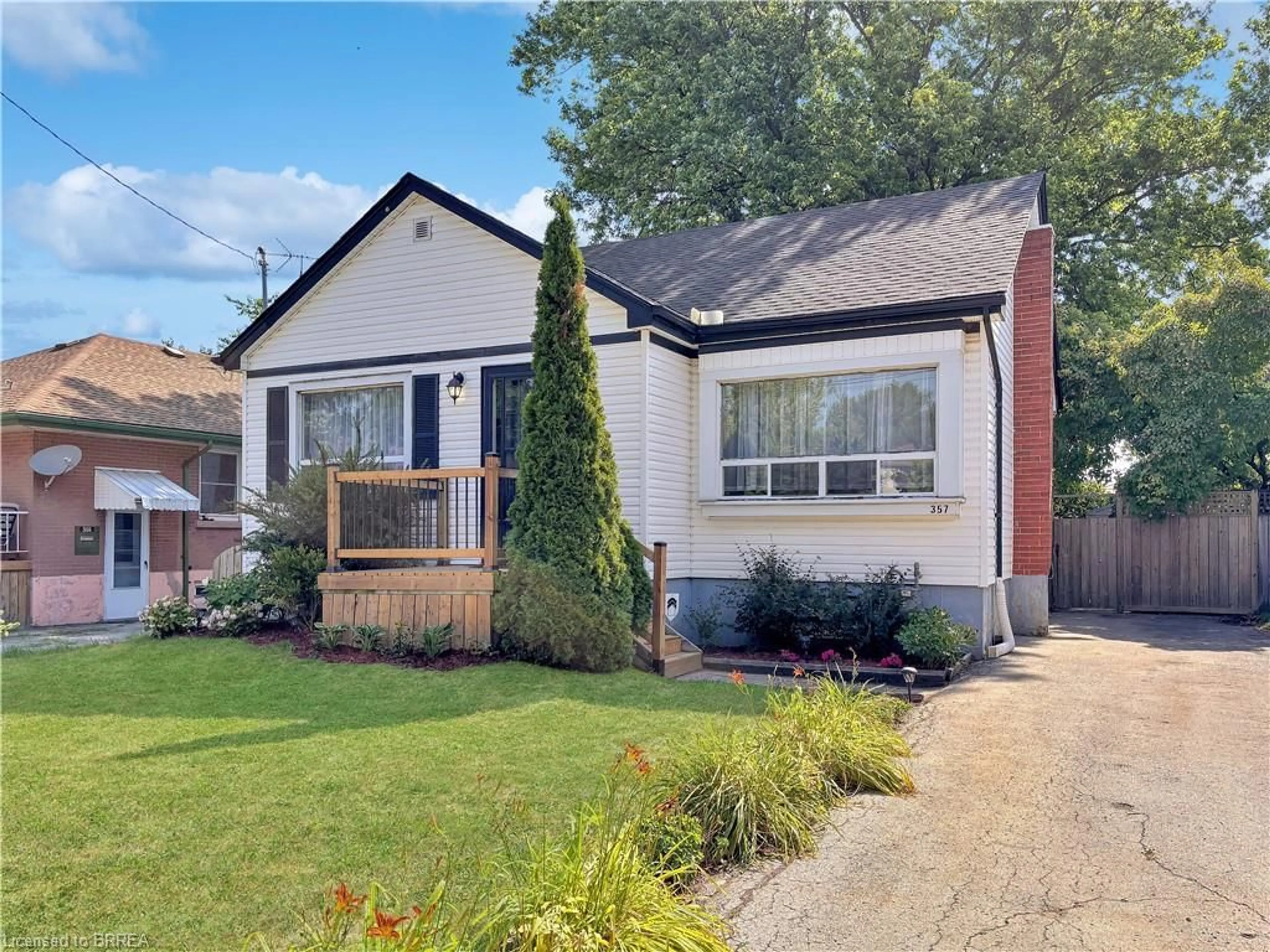 Home with brick exterior material, street for 357 East 27th St, Hamilton Ontario L8V 3G9