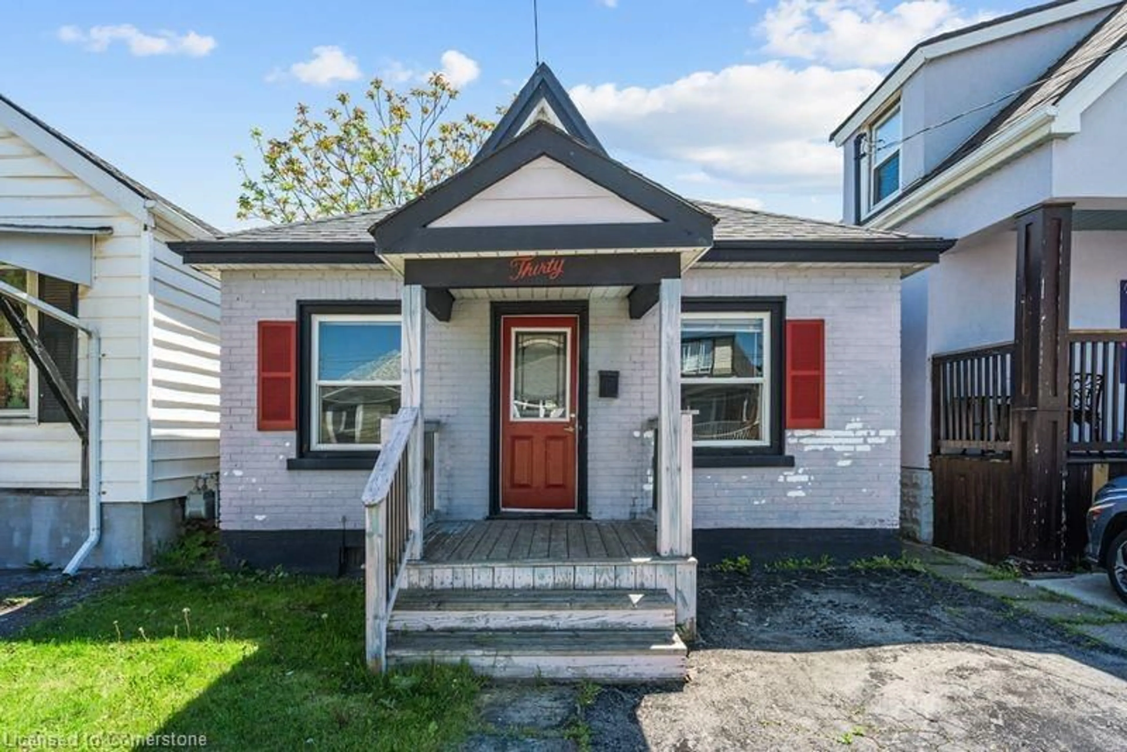 Home with vinyl exterior material, street for 30 Robins Ave, Hamilton Ontario L8H 4M9