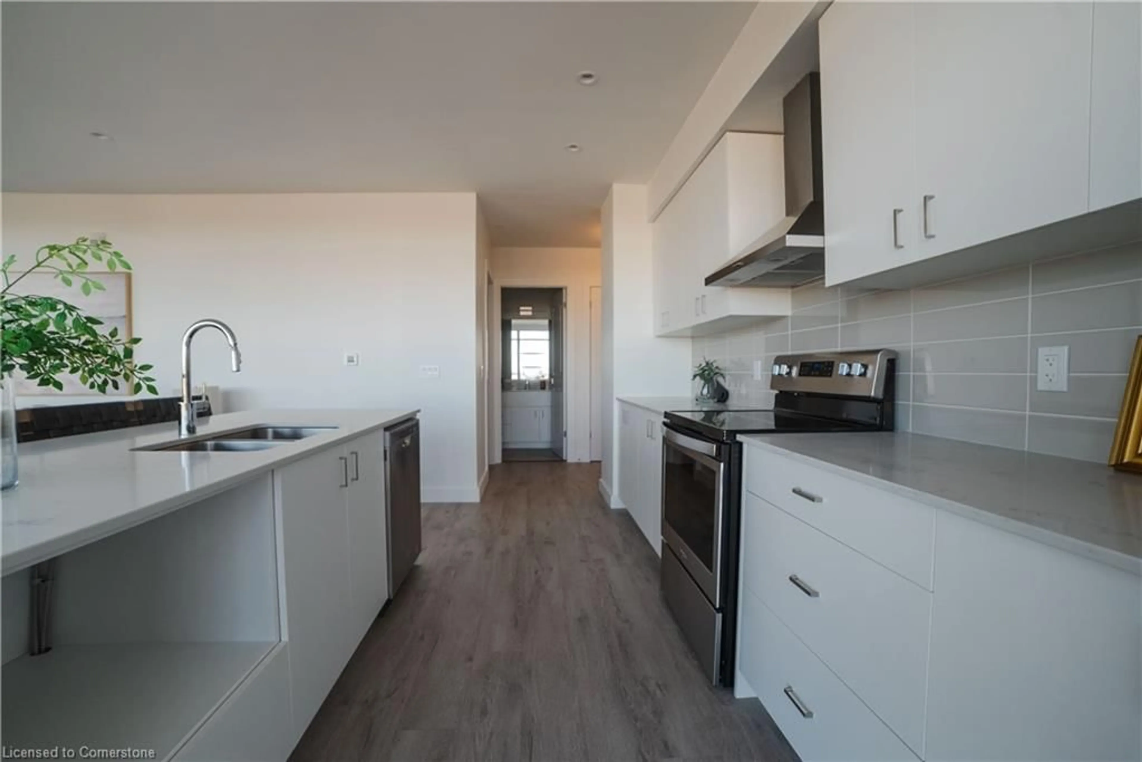 Standard kitchen, wood/laminate floor for 15 Glebe St #1701, Cambridge Ontario N1S 0C3