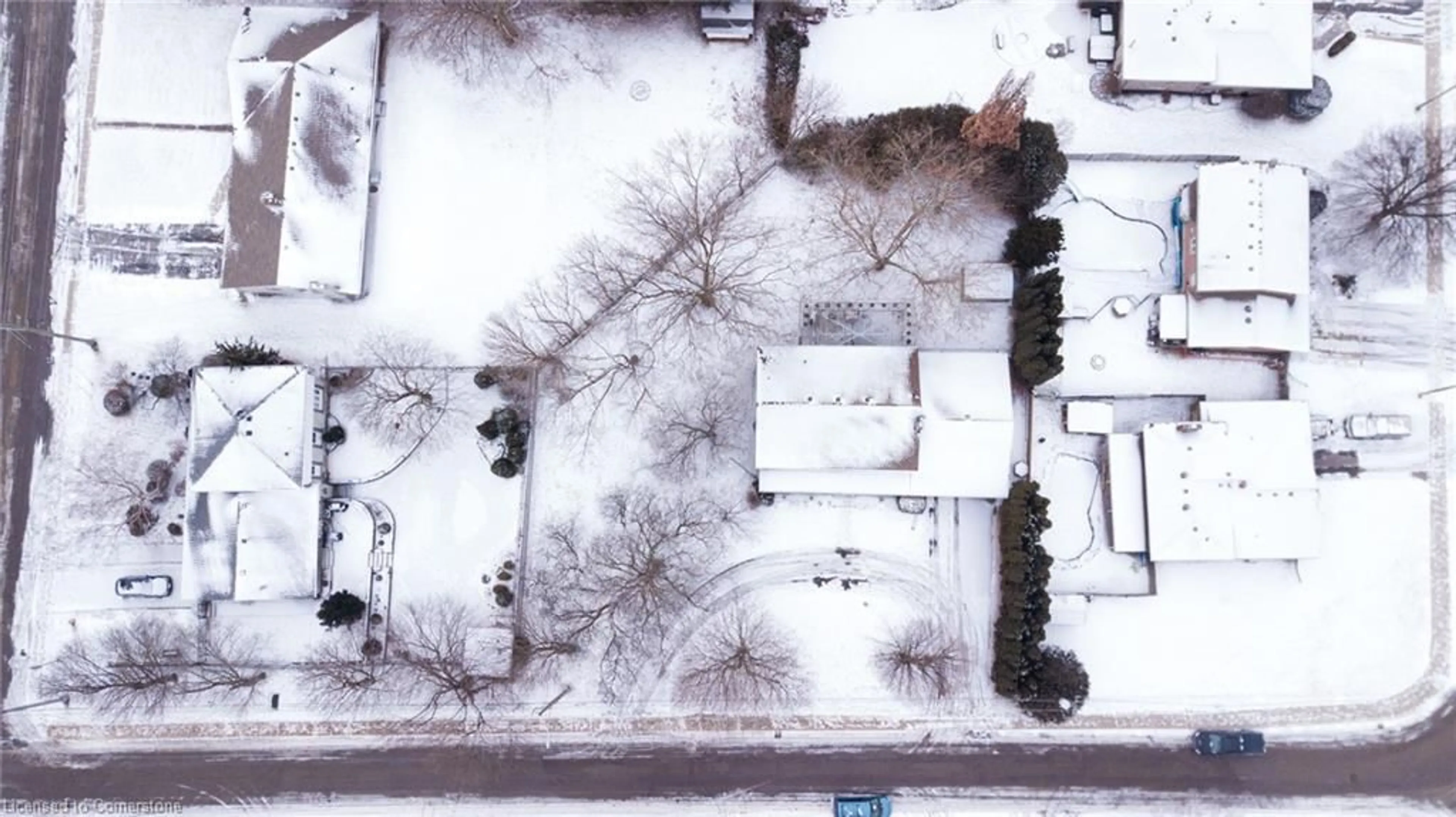 A pic from outside/outdoor area/front of a property/back of a property/a pic from drone, street for 116 Duncombe Rd, Waterford Ontario N0E 1Y0