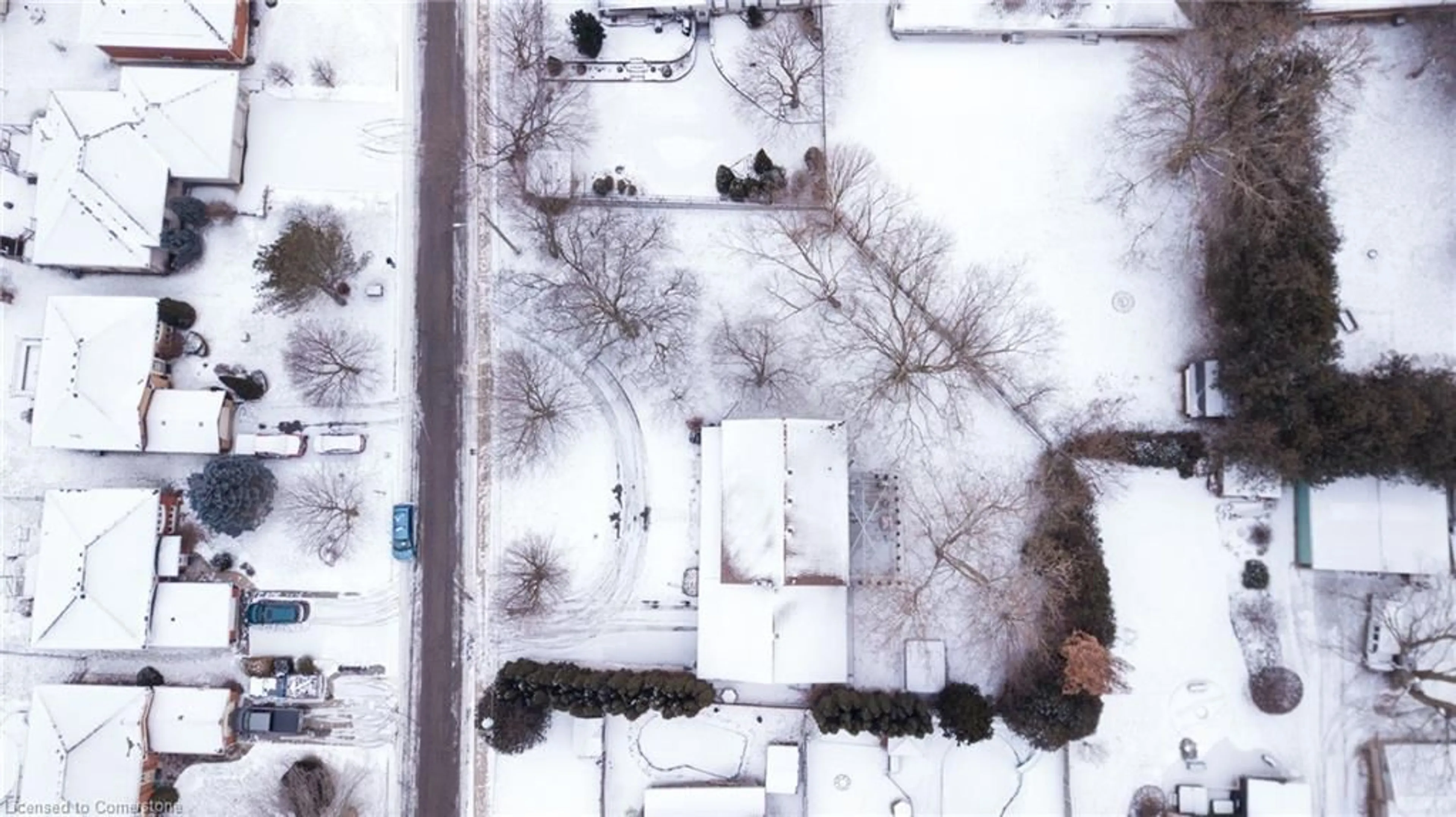 A pic from outside/outdoor area/front of a property/back of a property/a pic from drone, street for 116 Duncombe Rd, Waterford Ontario N0E 1Y0