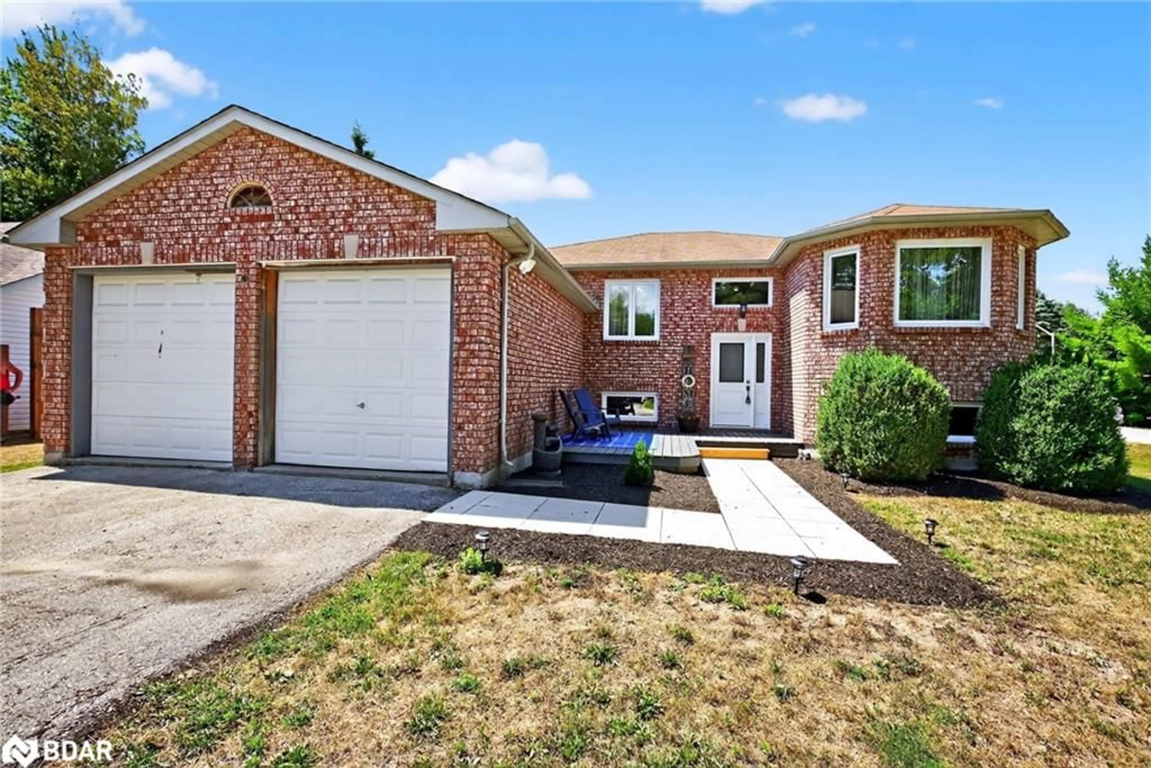 Home with brick exterior material, street for 2 Birchmount Cir, Wasaga Beach Ontario L9Z 1H8