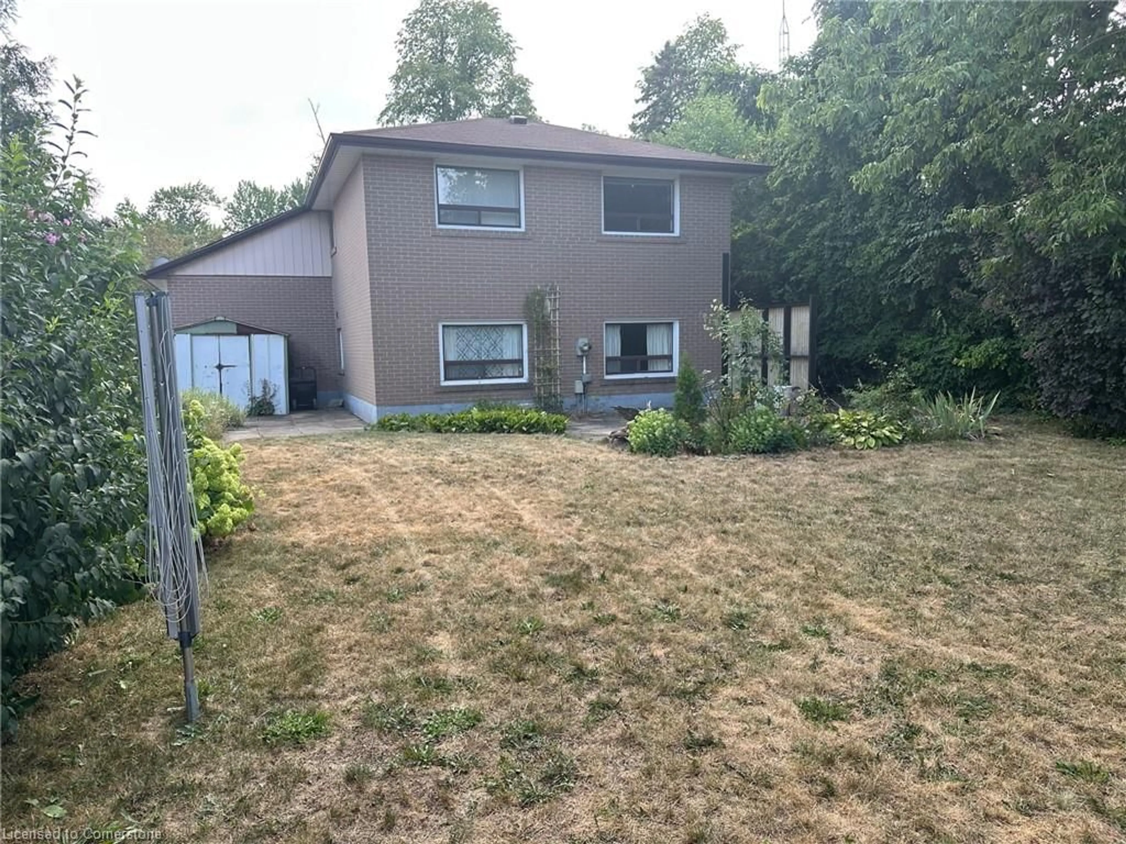 A pic from outside/outdoor area/front of a property/back of a property/a pic from drone, street for 1588 Hobbs Cres, Mississauga Ontario L5J 3R9