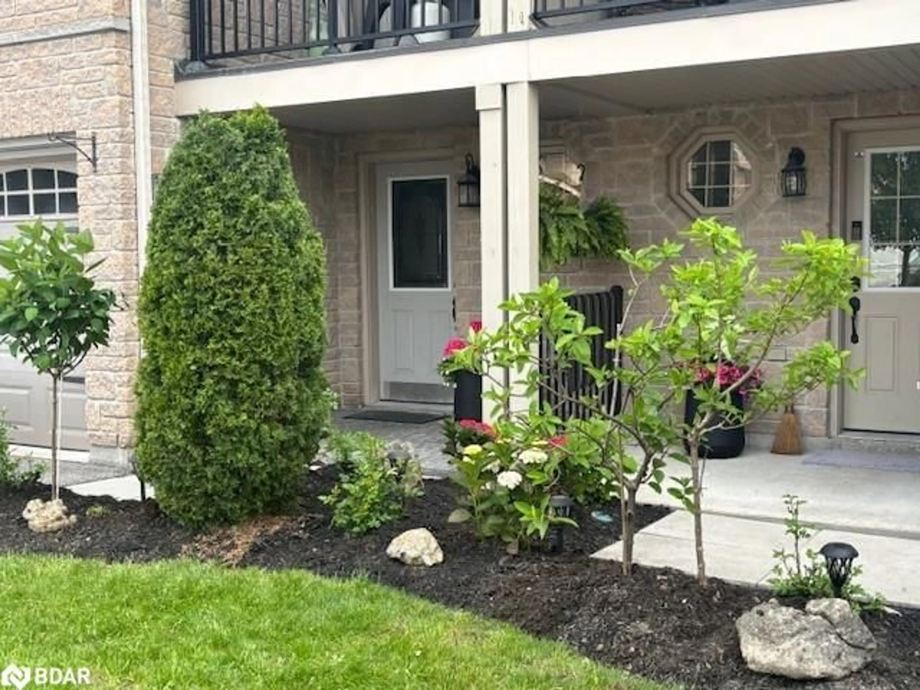 Patio, street for 175 Stanley Street St #37, Barrie Ontario L4M 0G2