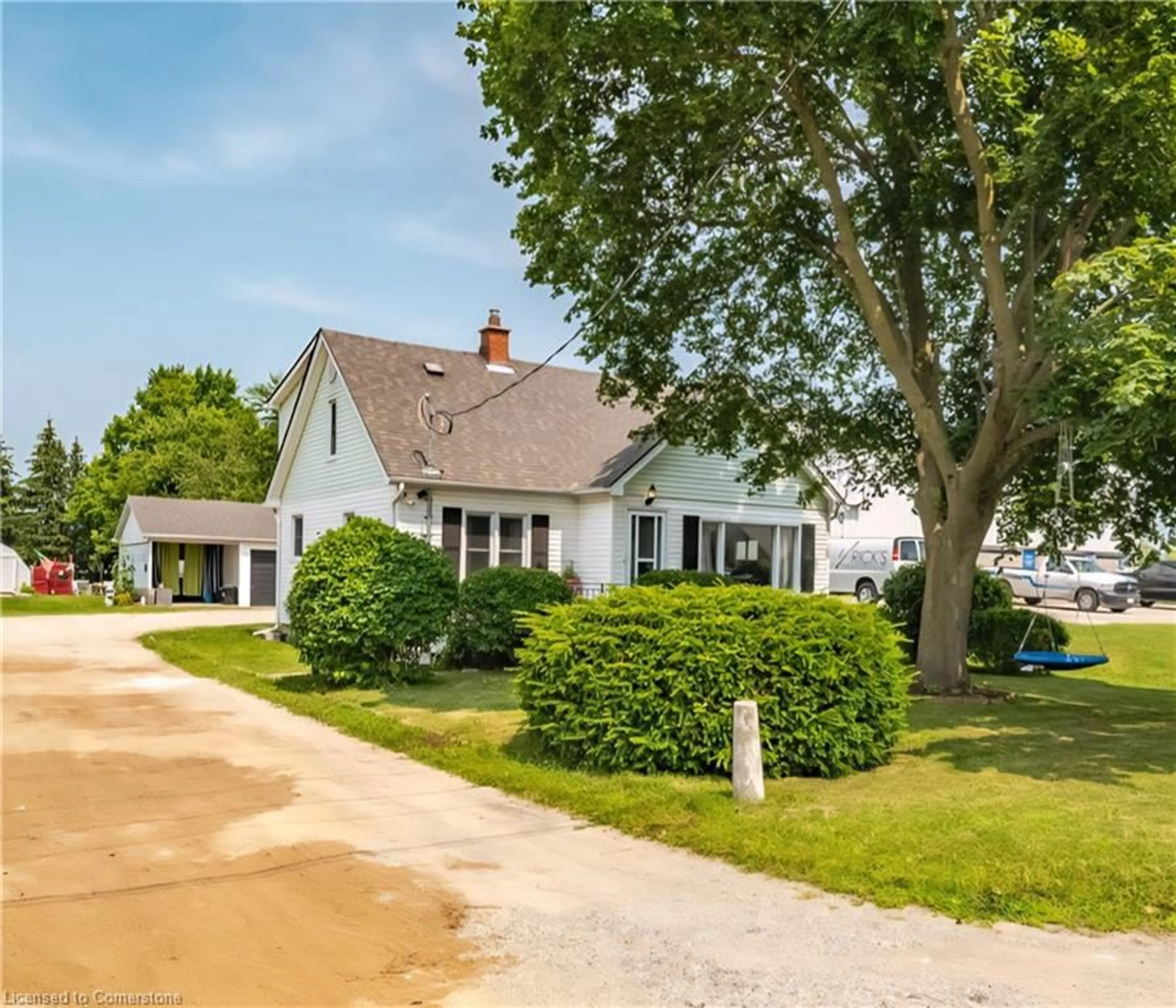 A pic from outside/outdoor area/front of a property/back of a property/a pic from drone, street for 509 Queensway, Simcoe Ontario N3Y 4R5