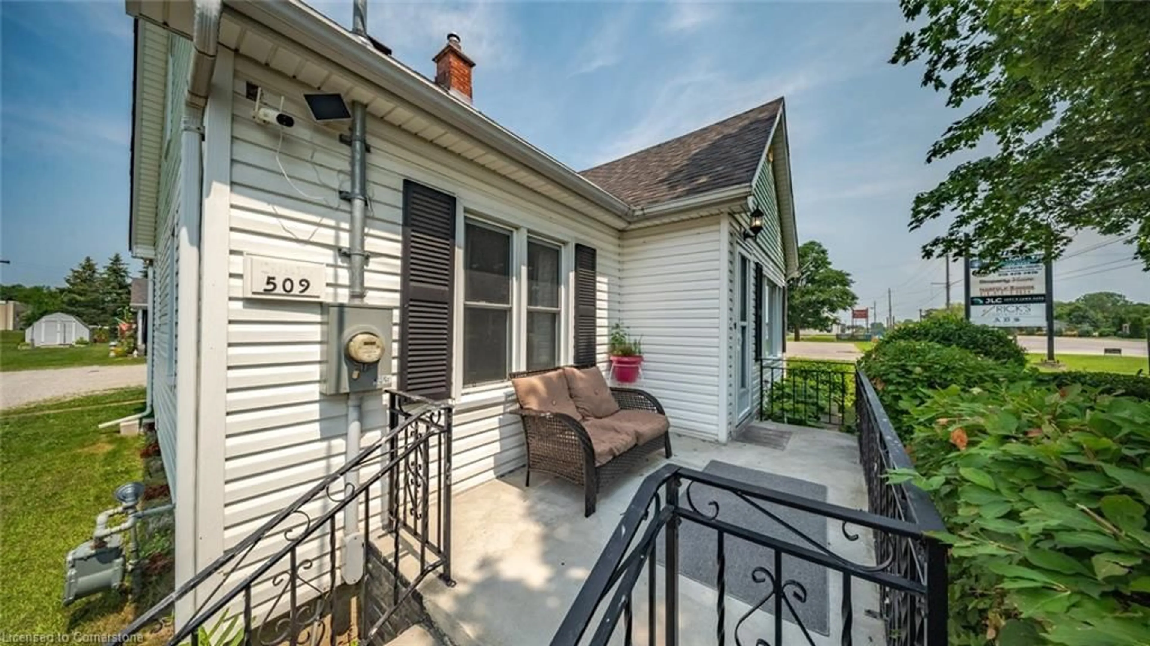 Patio, street for 509 Queensway, Simcoe Ontario N3Y 4R5