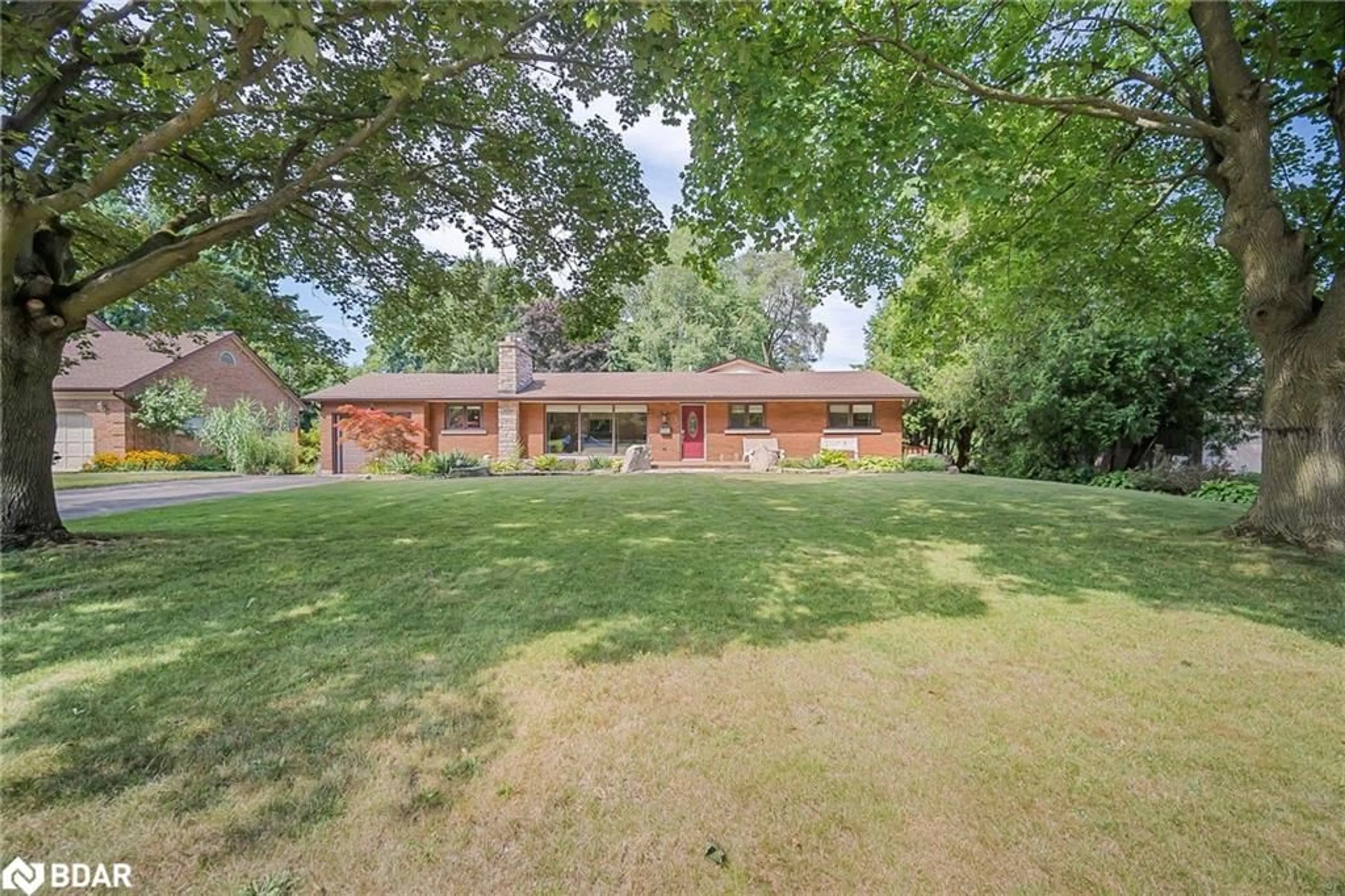 A pic from outside/outdoor area/front of a property/back of a property/a pic from drone, unknown for 15 Hawthorne Rd, Cambridge Ontario N1S 3J8