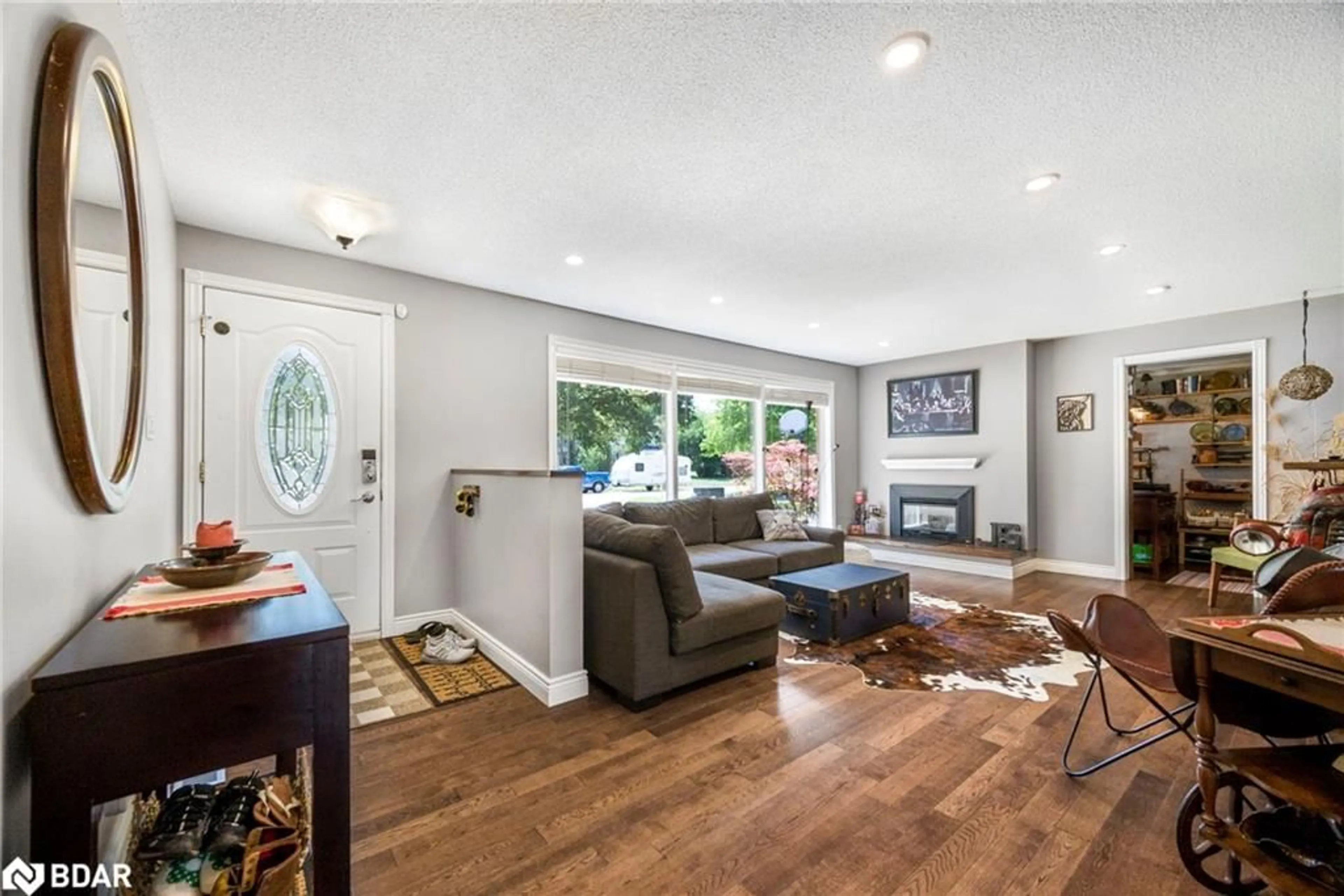 Living room with furniture, unknown for 15 Hawthorne Rd, Cambridge Ontario N1S 3J8