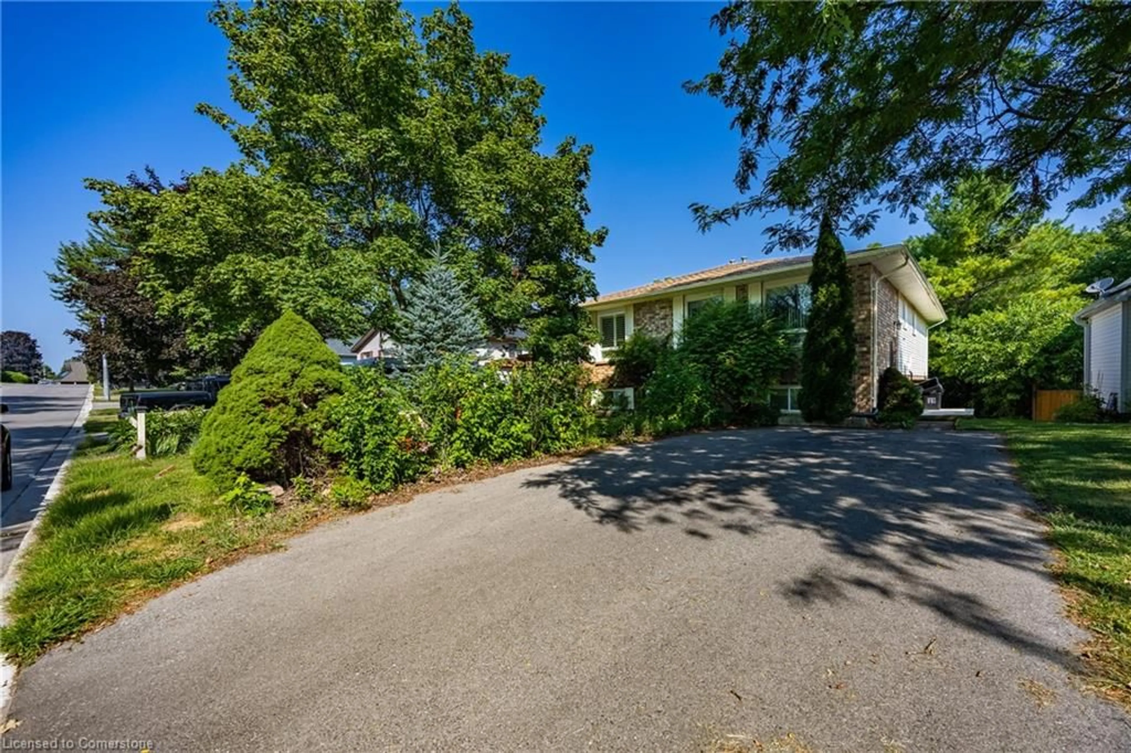 A pic from outside/outdoor area/front of a property/back of a property/a pic from drone, street for 25B Lingwood Dr, Waterford Ontario N0E 1Y0