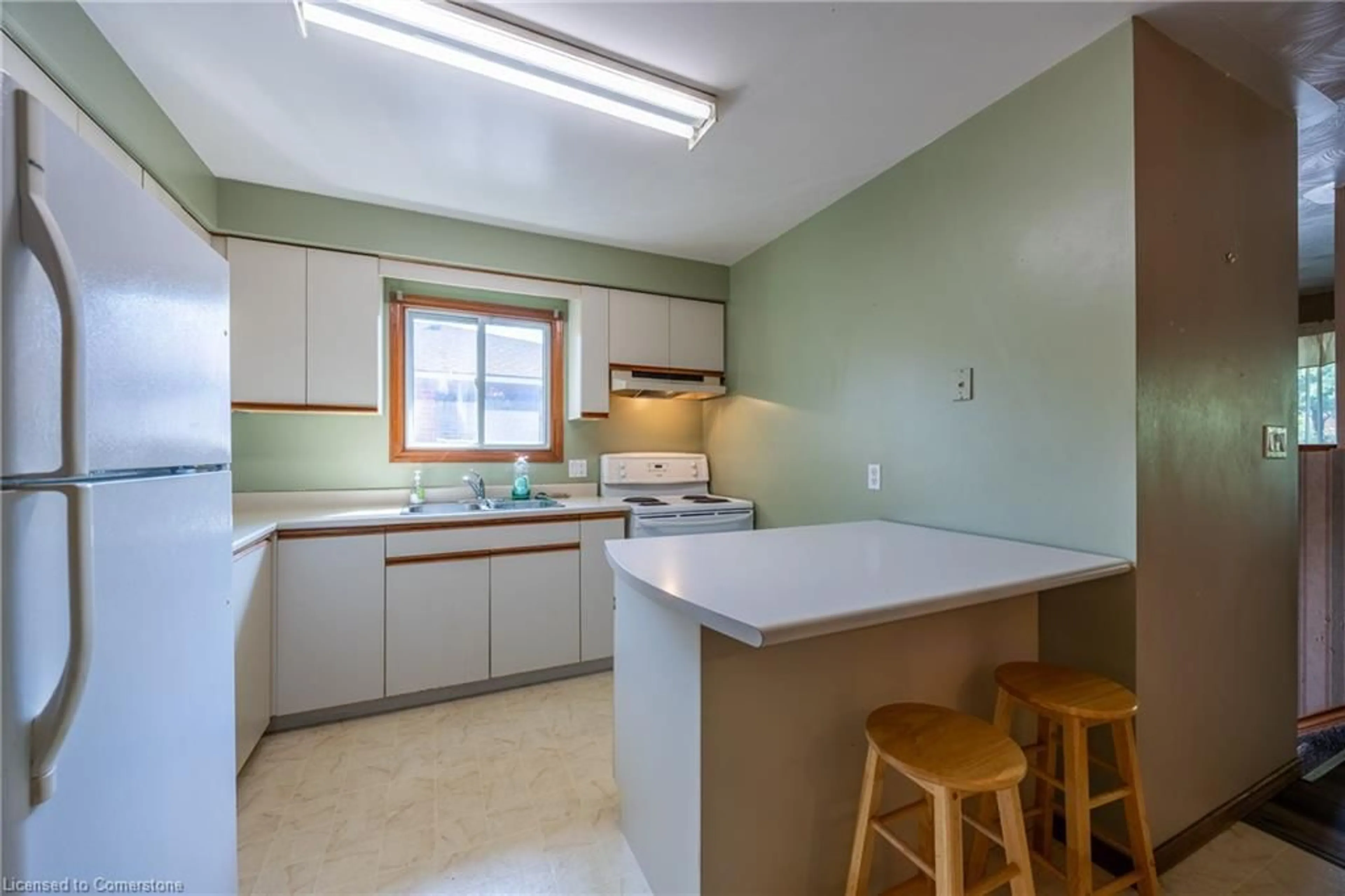Standard kitchen, unknown for 25B Lingwood Dr, Waterford Ontario N0E 1Y0