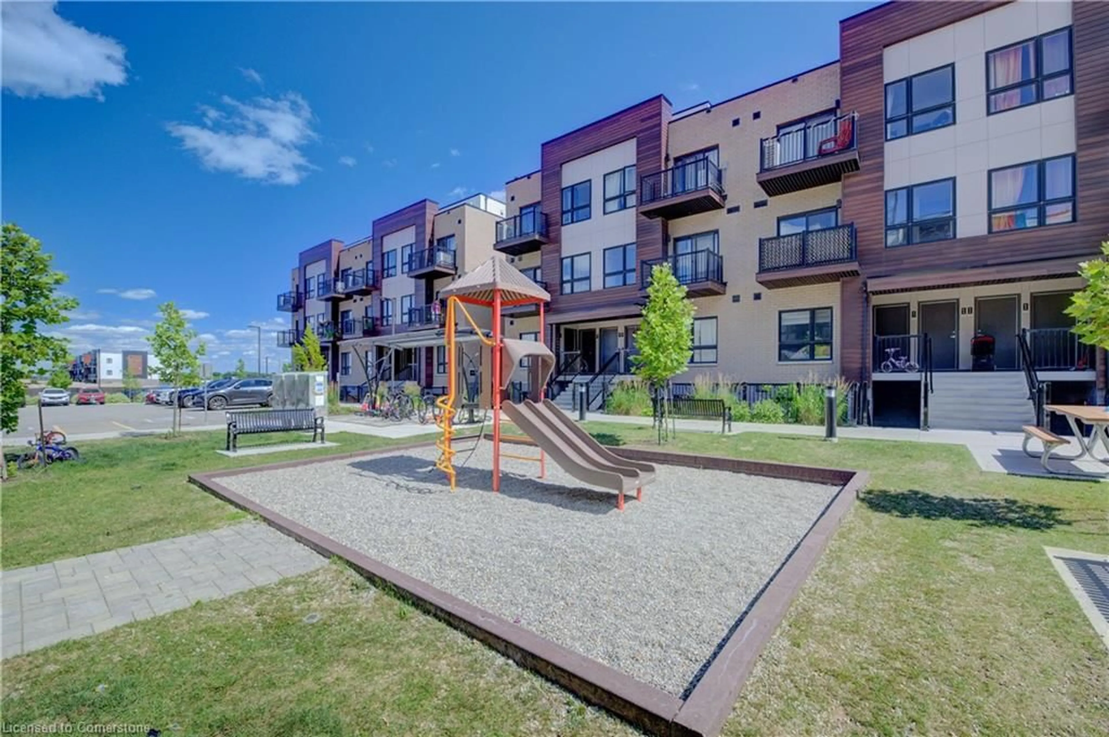 Patio, building for 20 Palace St #F1, Kitchener Ontario N2E 0J3