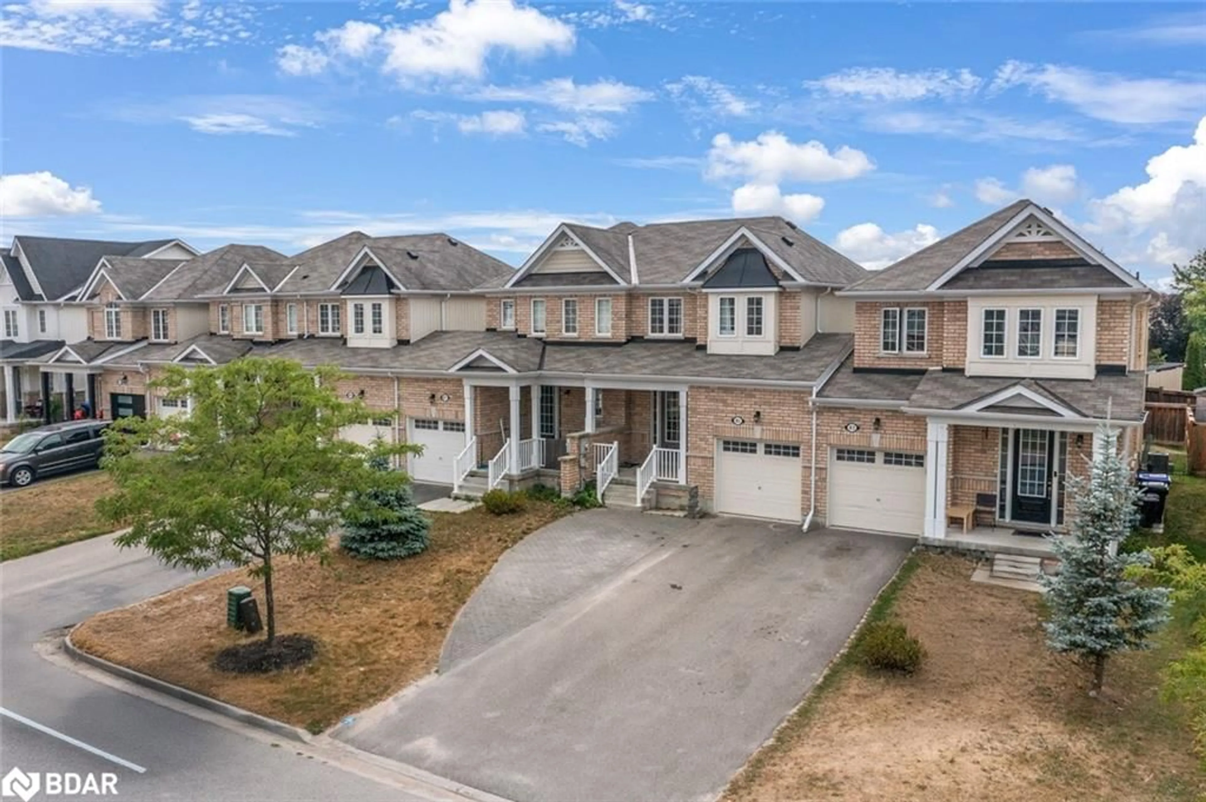 A pic from outside/outdoor area/front of a property/back of a property/a pic from drone, street for 85 Blanchard Crescent, Angus Ontario L0M 1B5