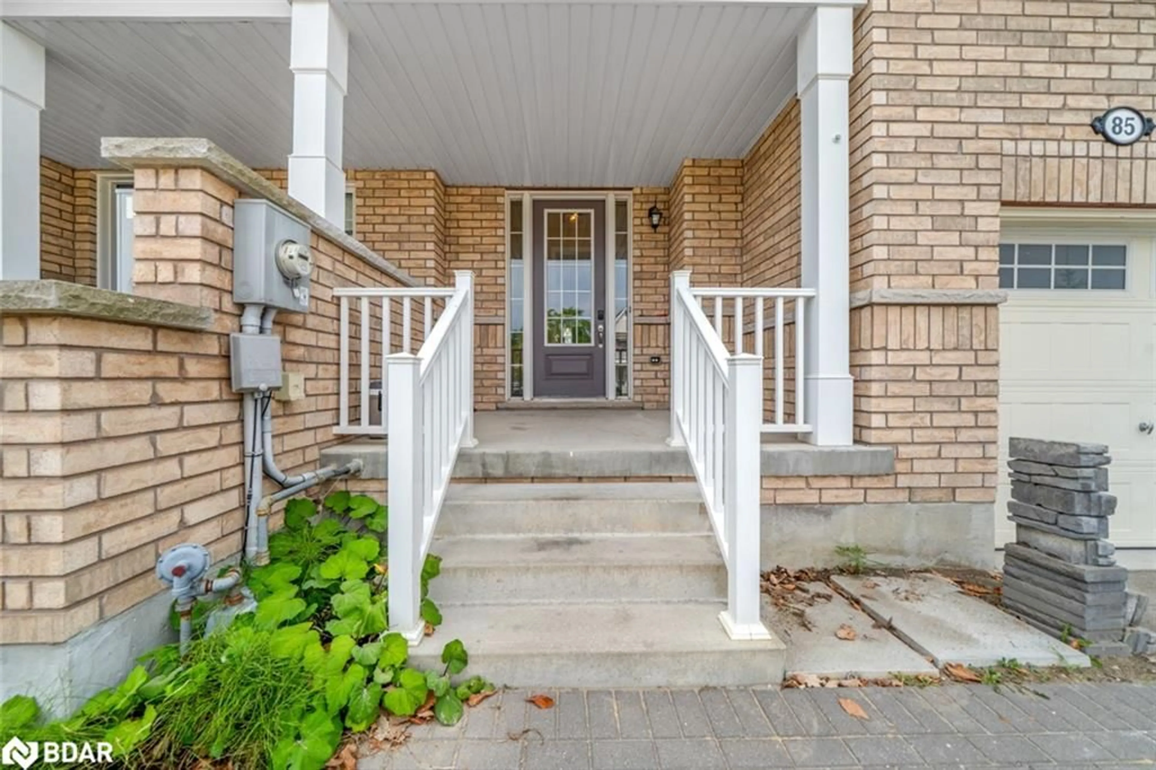 Indoor entryway for 85 Blanchard Crescent, Angus Ontario L0M 1B5
