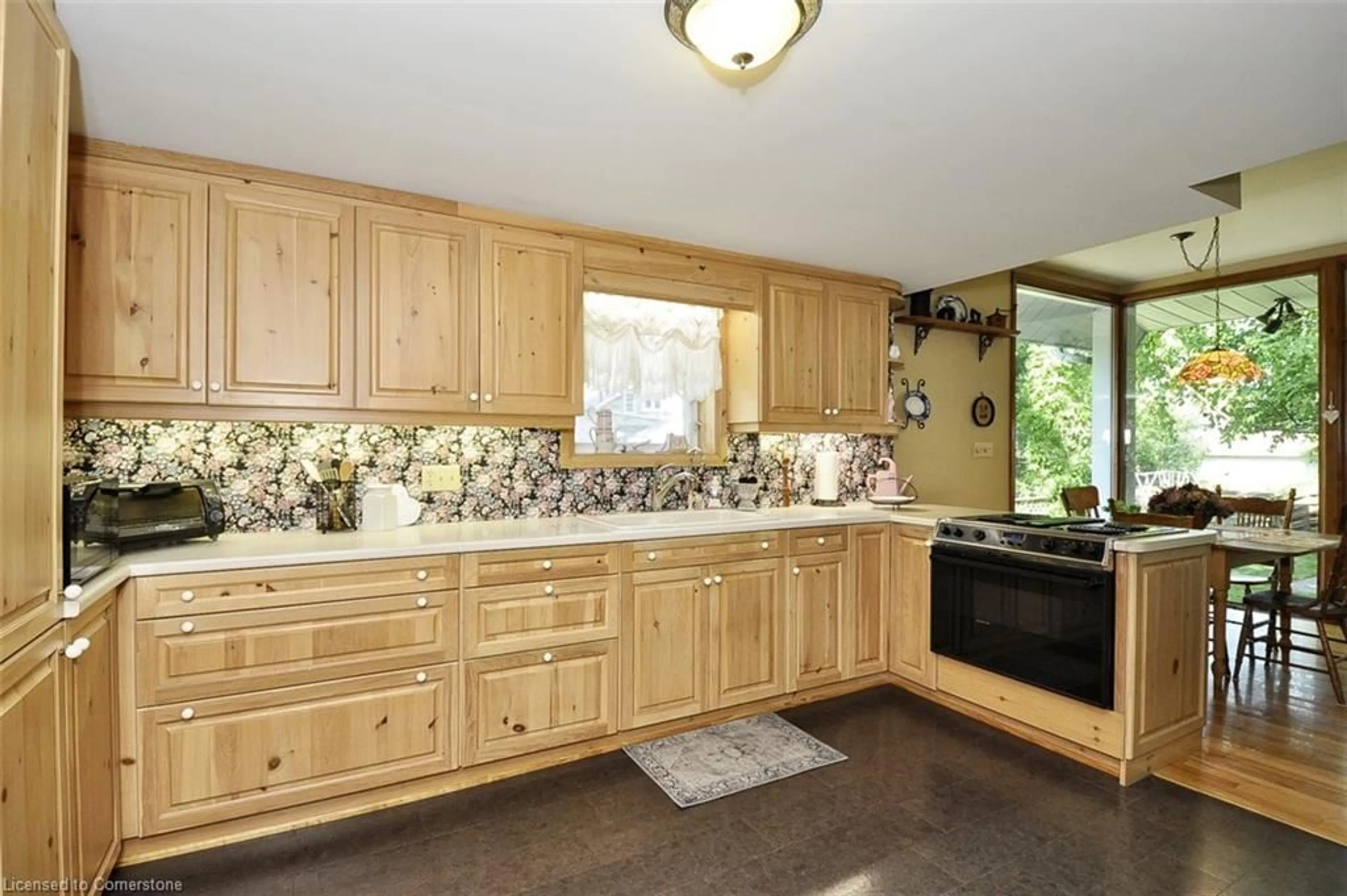 Standard kitchen, ceramic/tile floor for 199 1/2 Dundas Lane, Cambridge Ontario N1R 1S7