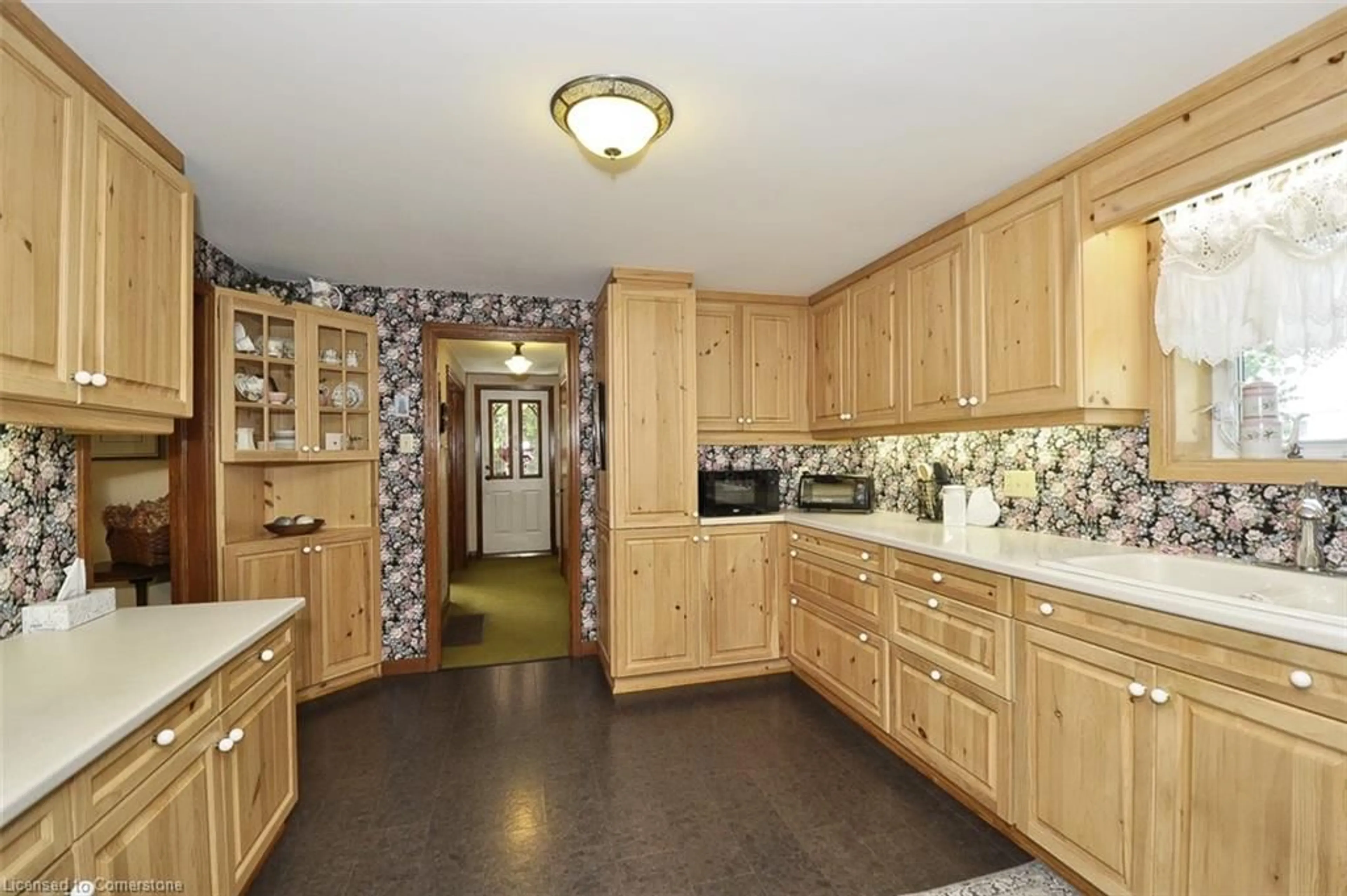 Standard kitchen, unknown for 199 1/2 Dundas Lane, Cambridge Ontario N1R 1S7