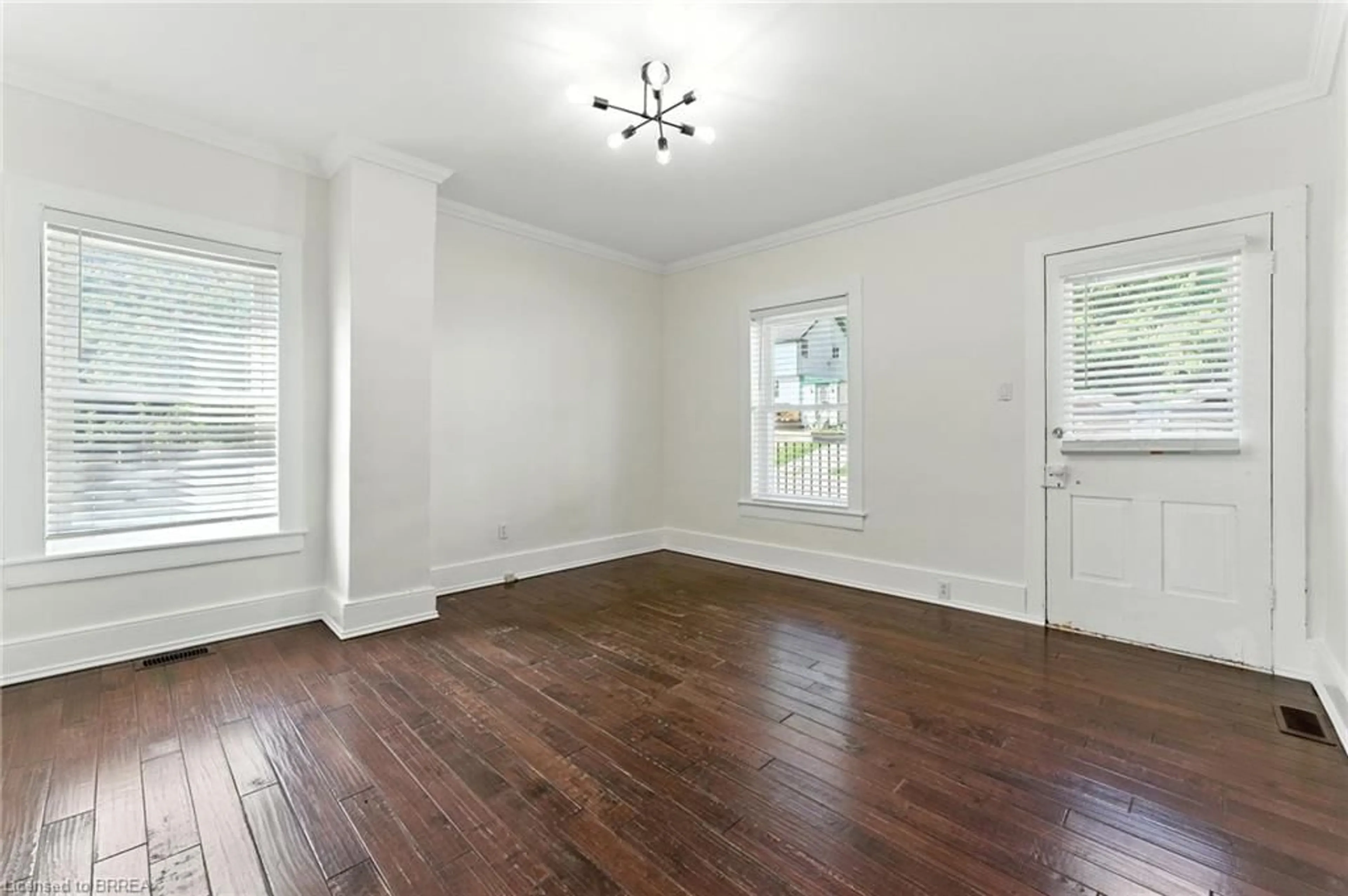 A pic of a room for 82 Dumfries St, Paris Ontario N3L 2E6