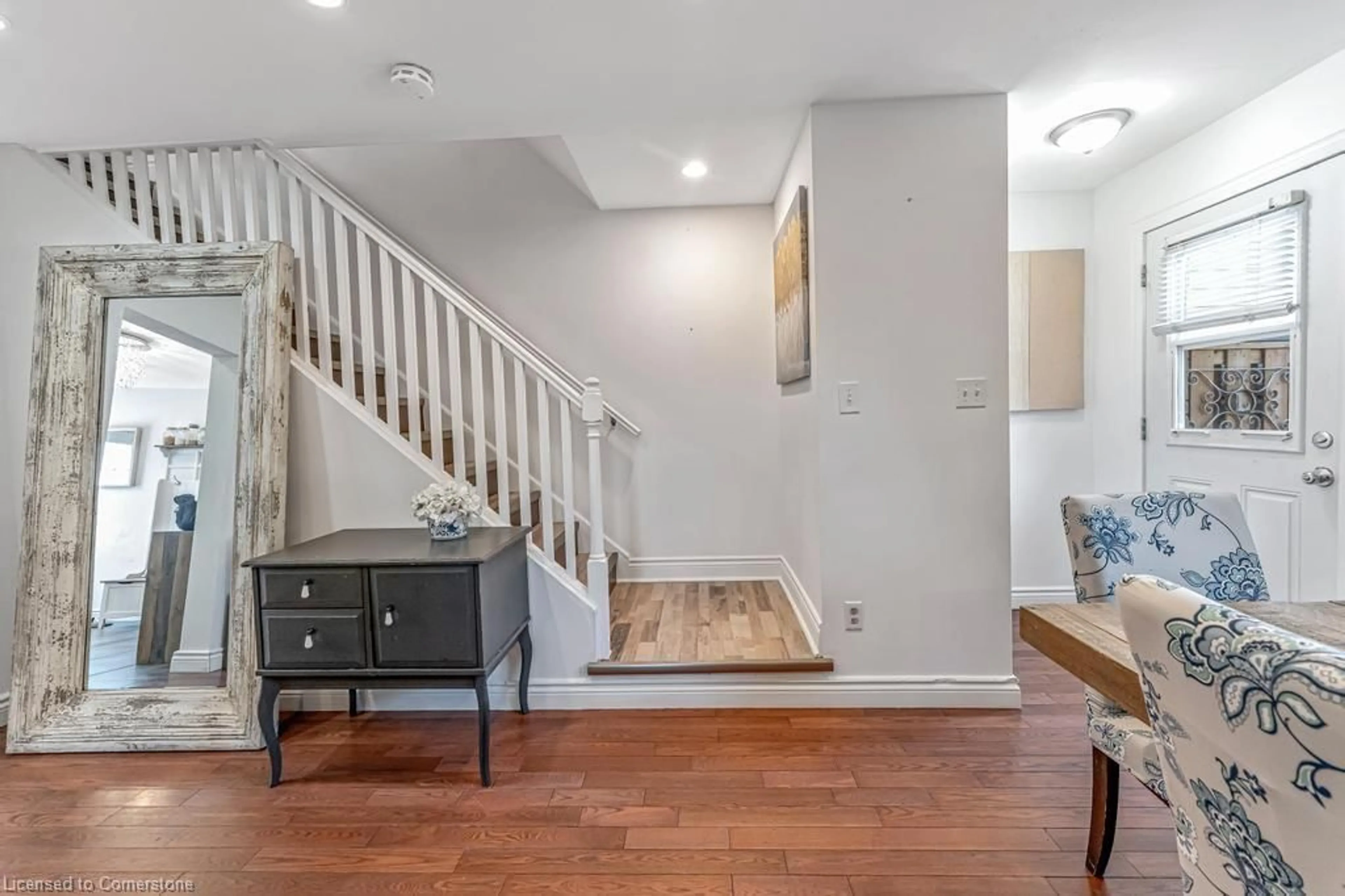 Indoor entryway for 1265 Fennell Ave, Hamilton Ontario L8T 1T3