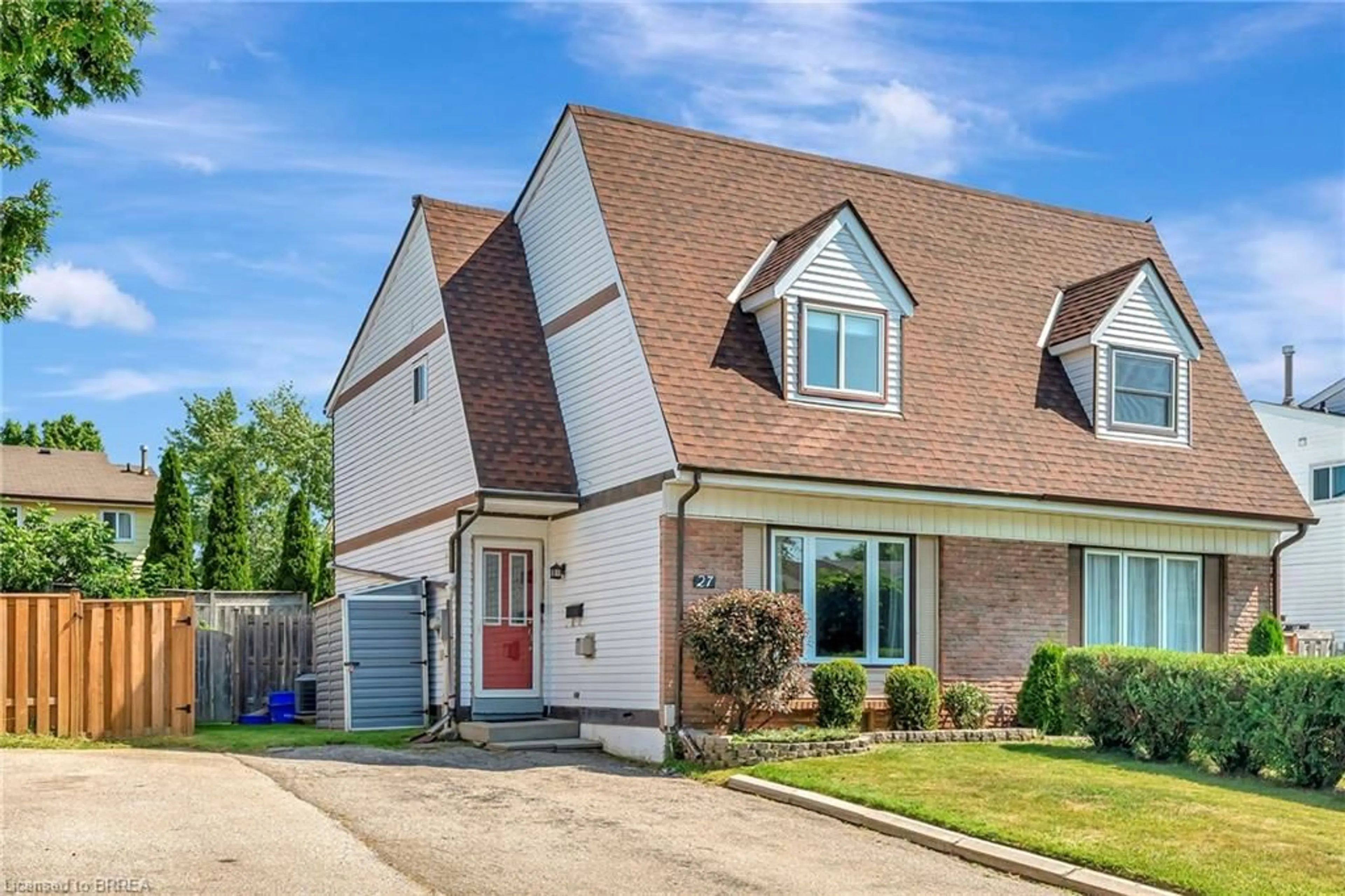 Home with vinyl exterior material, street for 27 White Owl Cres, Brantford Ontario N3P 1A1