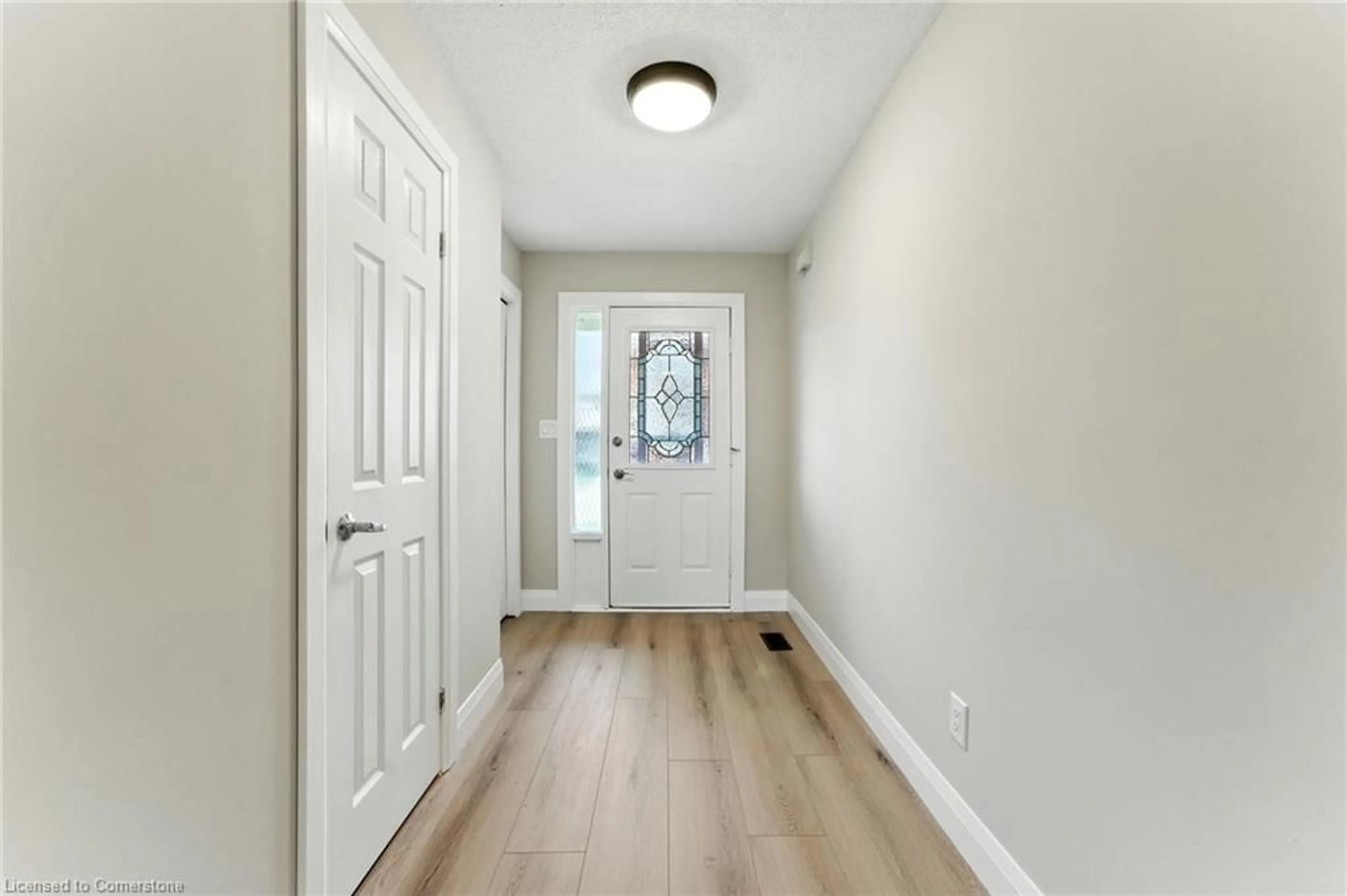 Indoor entryway for 131 Essling Ave, Hamilton Ontario L9B 2H9