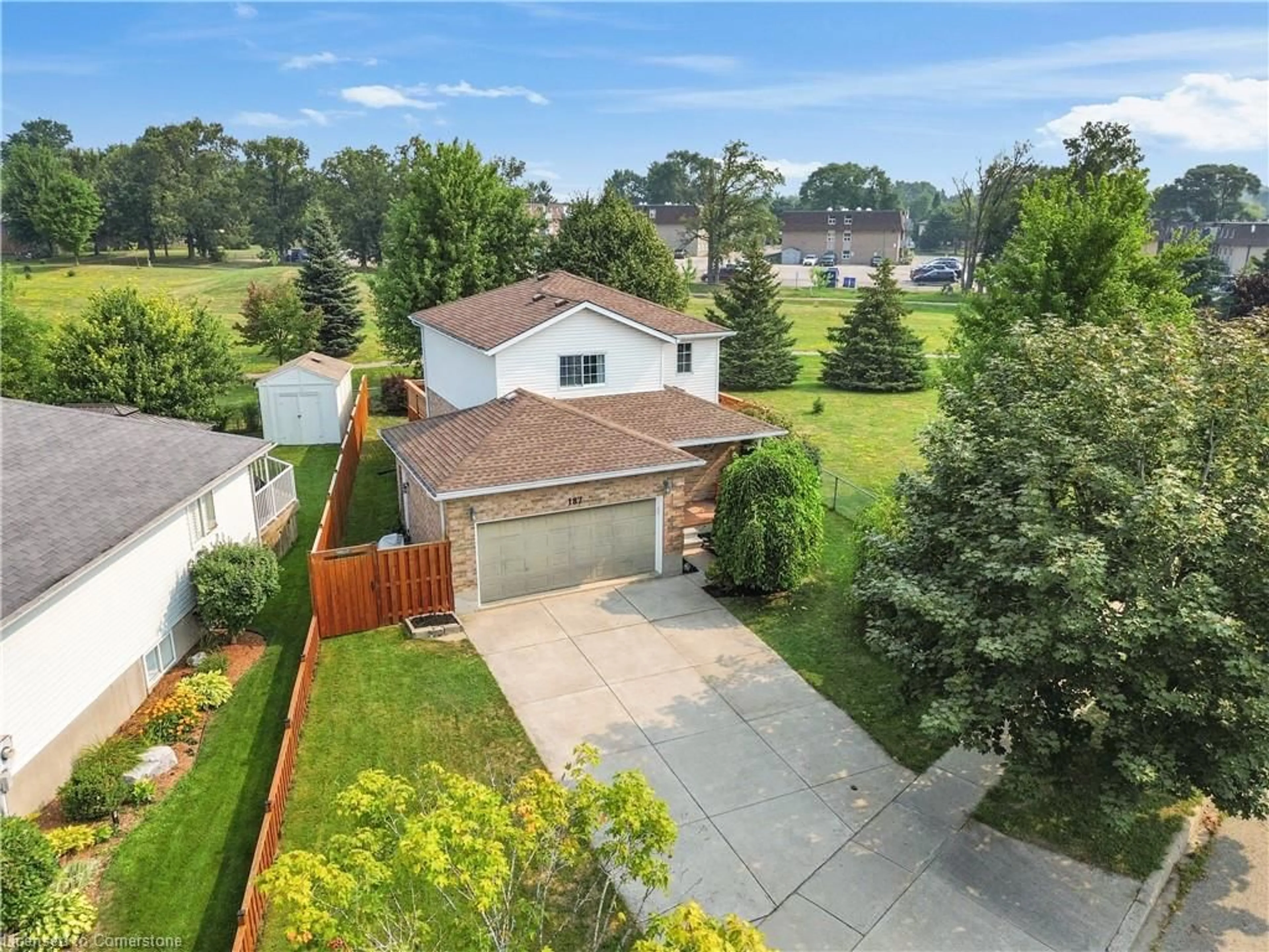 A pic from outside/outdoor area/front of a property/back of a property/a pic from drone, street for 187 Catherine St, New Hamburg Ontario N3A 1Z7