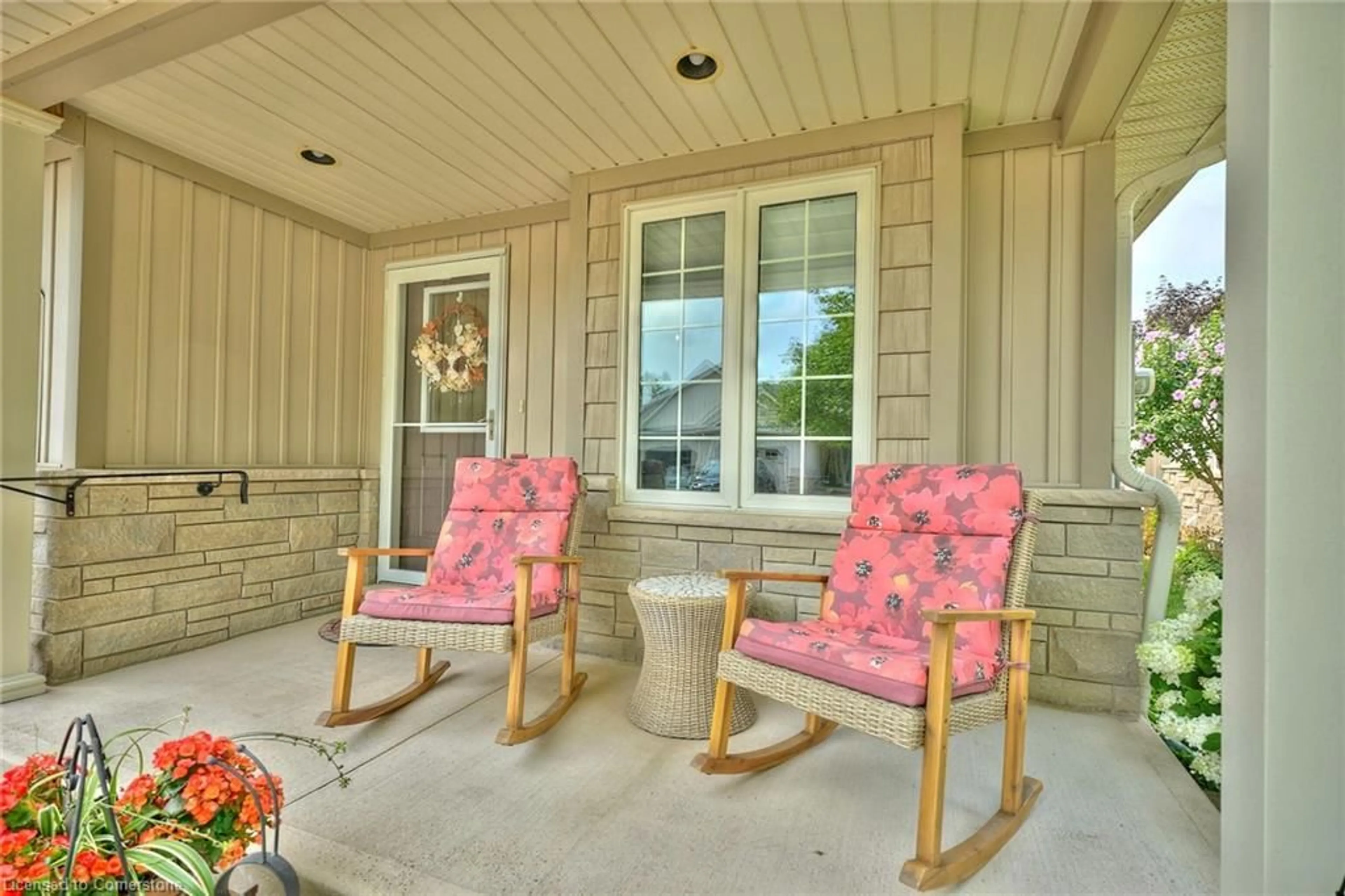 Patio, street for 8 Jenny Cres, Smithville Ontario L0R 2A0