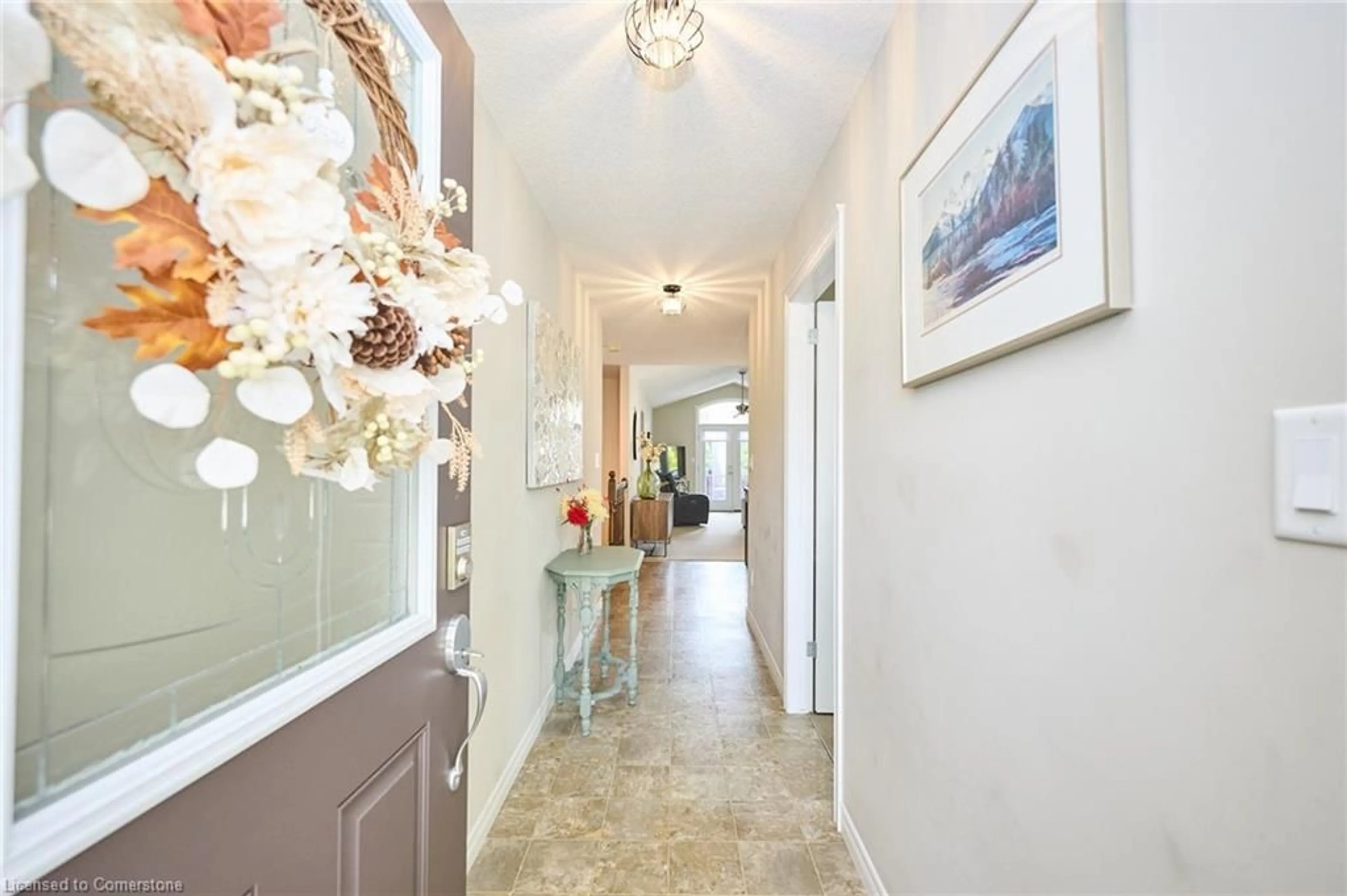 Indoor entryway for 8 Jenny Cres, Smithville Ontario L0R 2A0