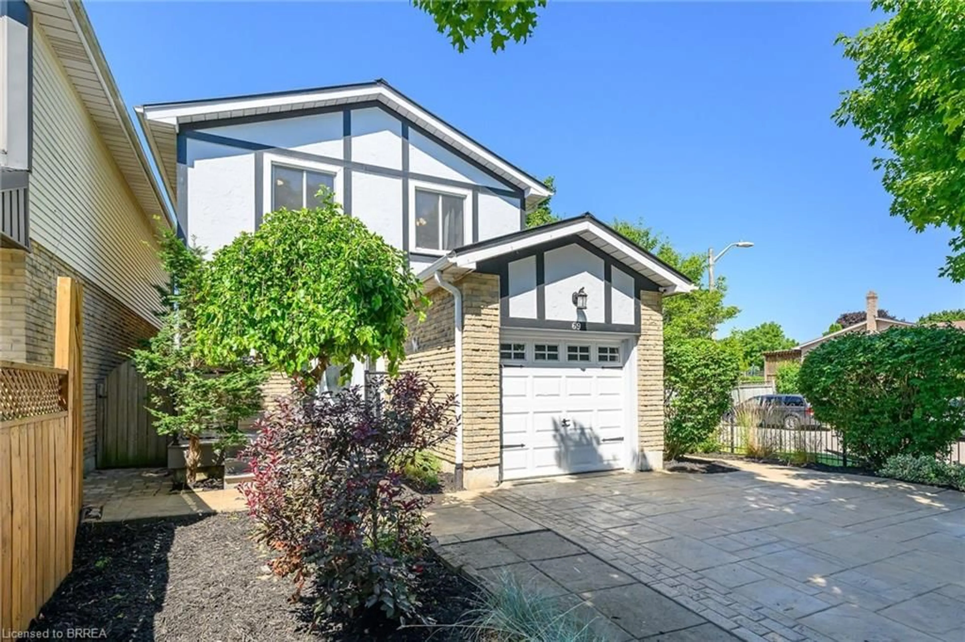 Home with brick exterior material, street for 69 Garden Cres, Paris Ontario N3L 3T1