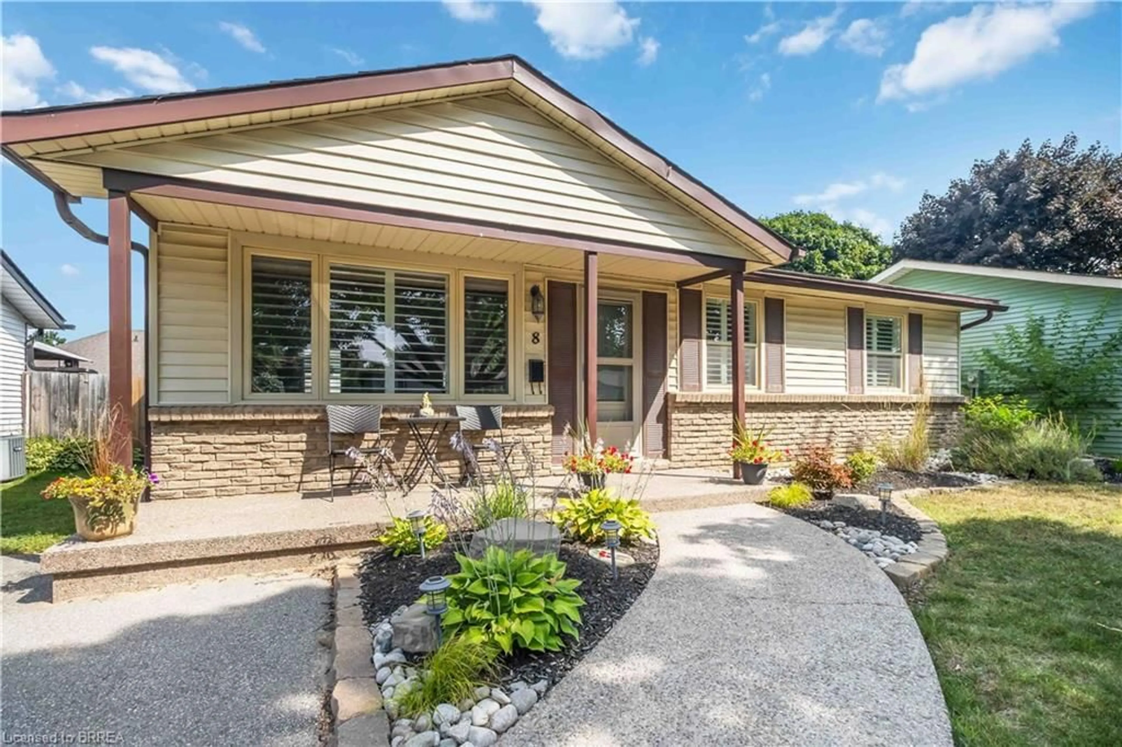 Home with vinyl exterior material, street for 8 Hawthorne Lane, Brantford Ontario N3R 6H8
