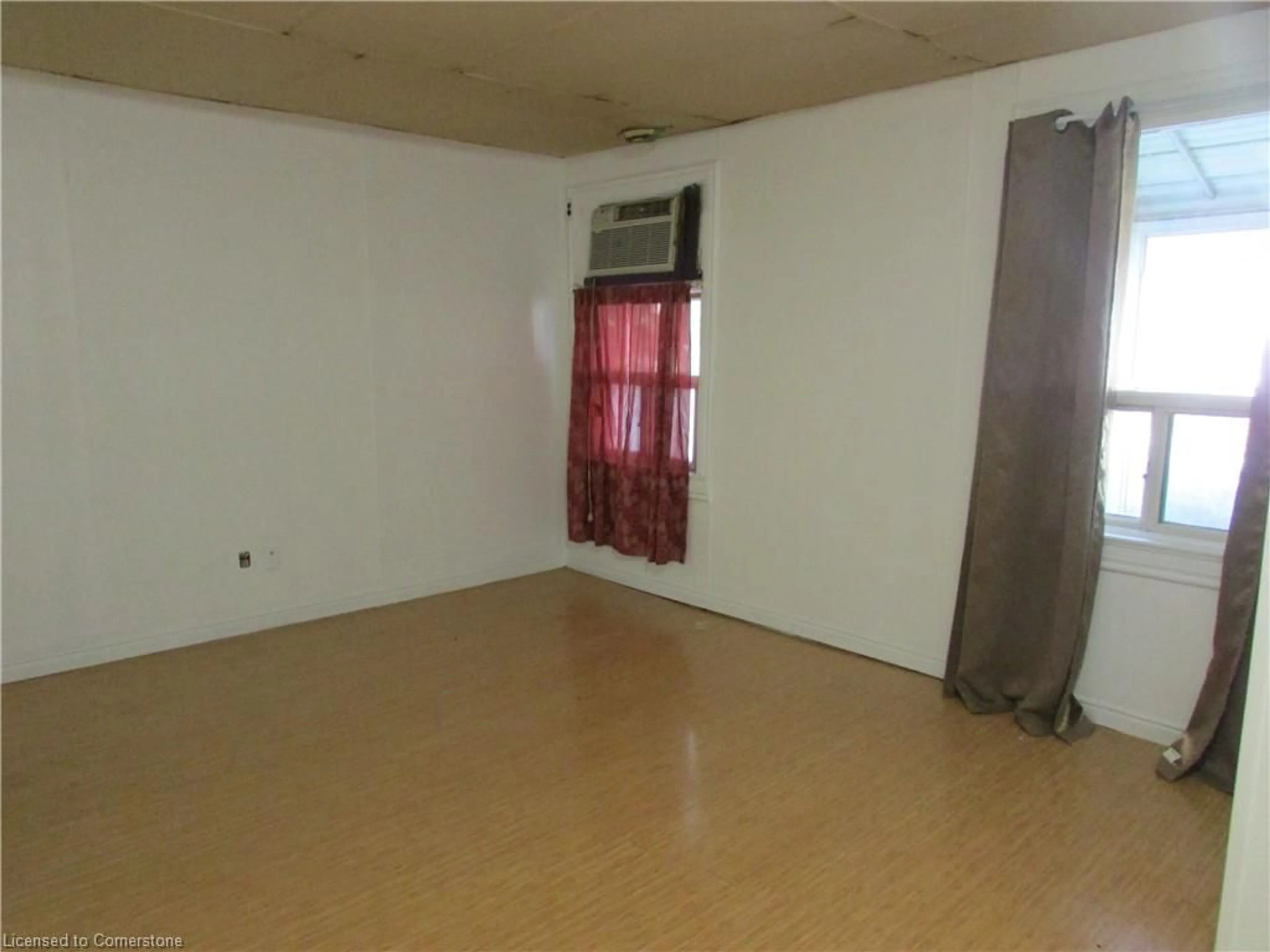 A pic of a room for 35 Stapleton Ave, Hamilton Ontario L8H 3N4
