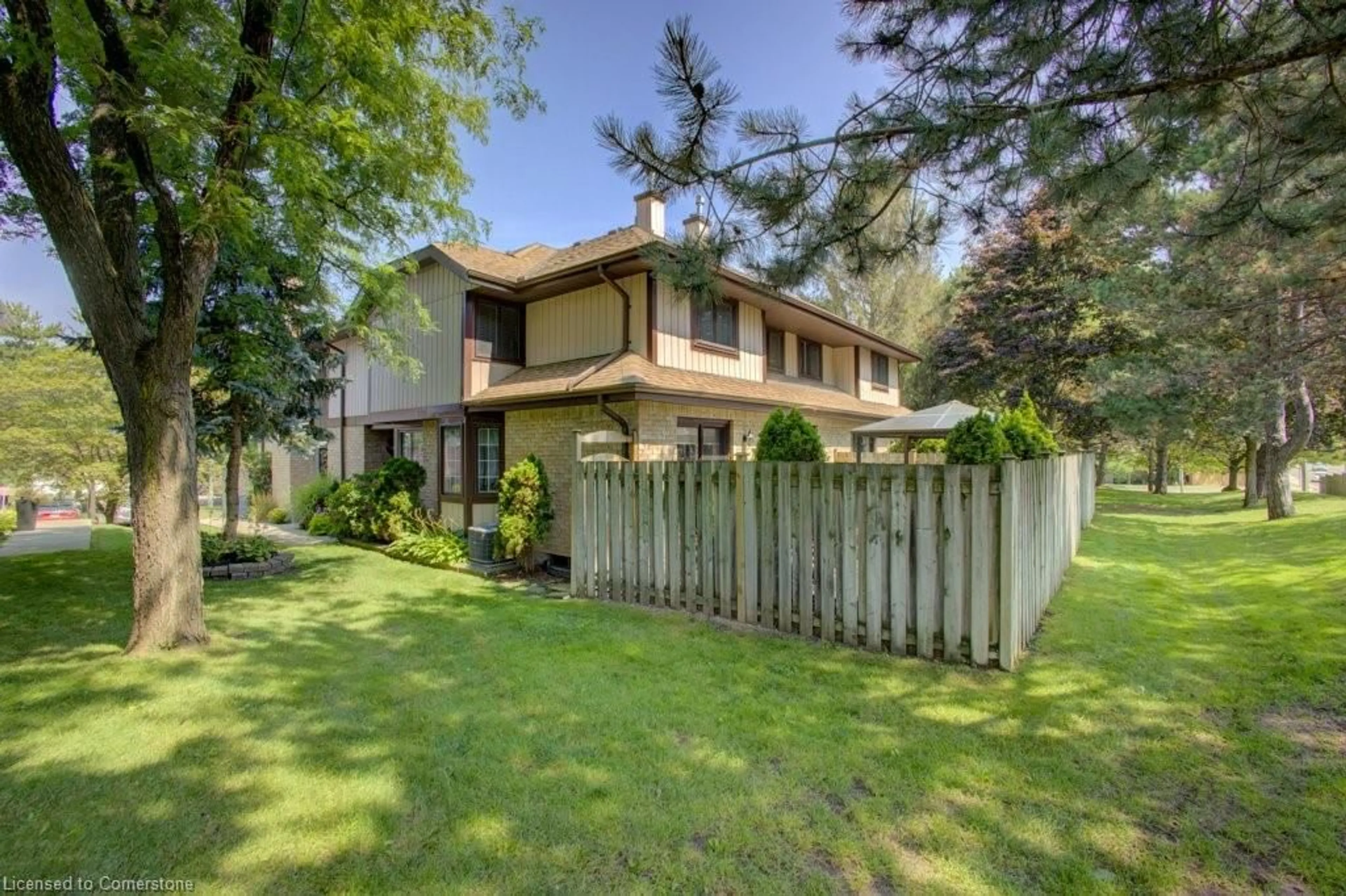 Patio, street for 479 Beechwood Dr #3, Waterloo Ontario N2T 1H8