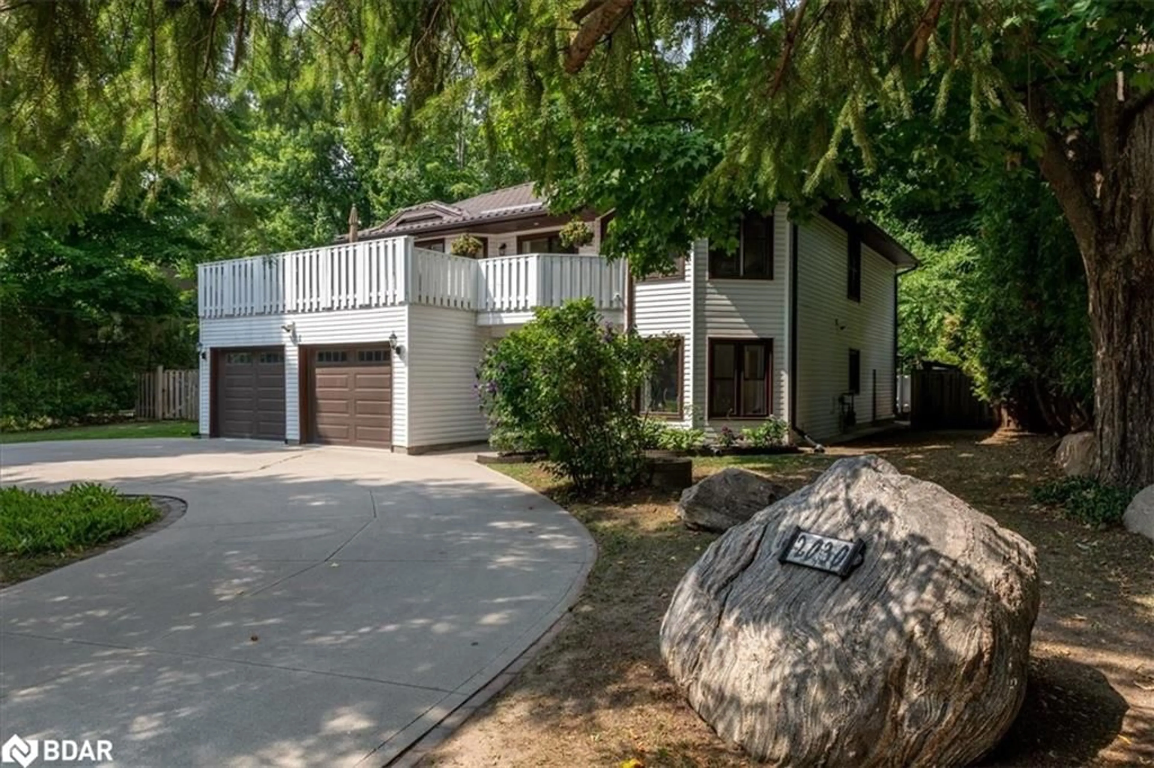 Home with vinyl exterior material, street for 2030 Lilac Dr, Innisfil Ontario L9S 1Y9