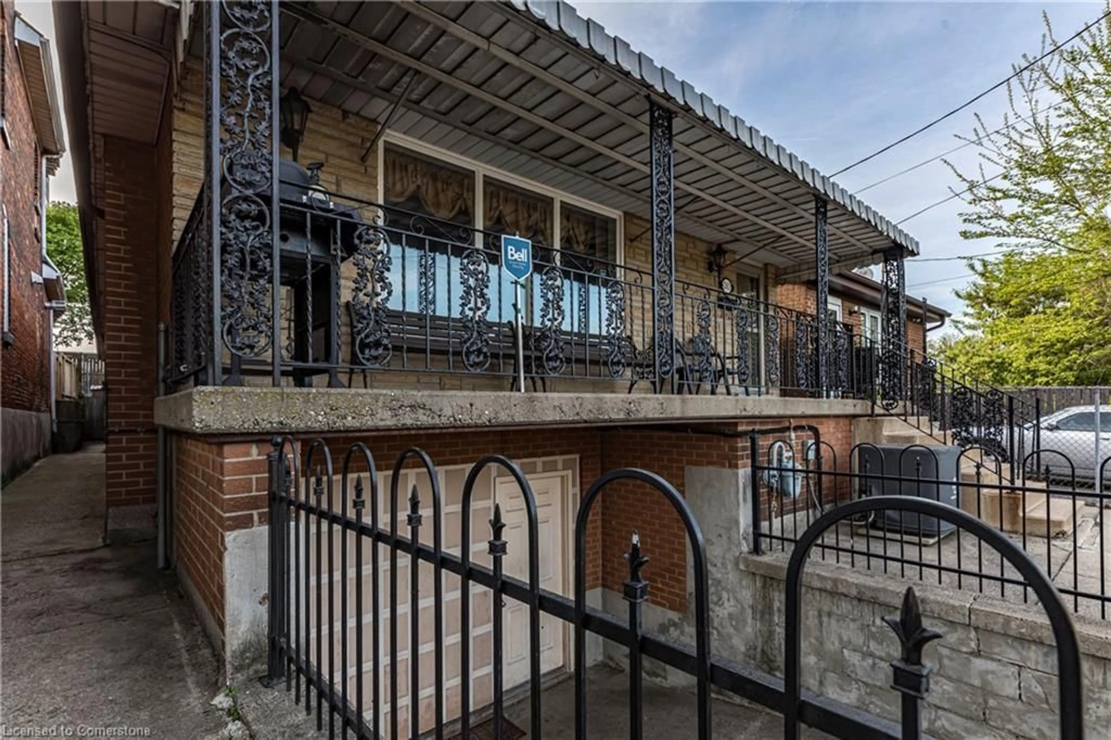 Patio, street for 283 Macnab St, Hamilton Ontario L8L 1K5