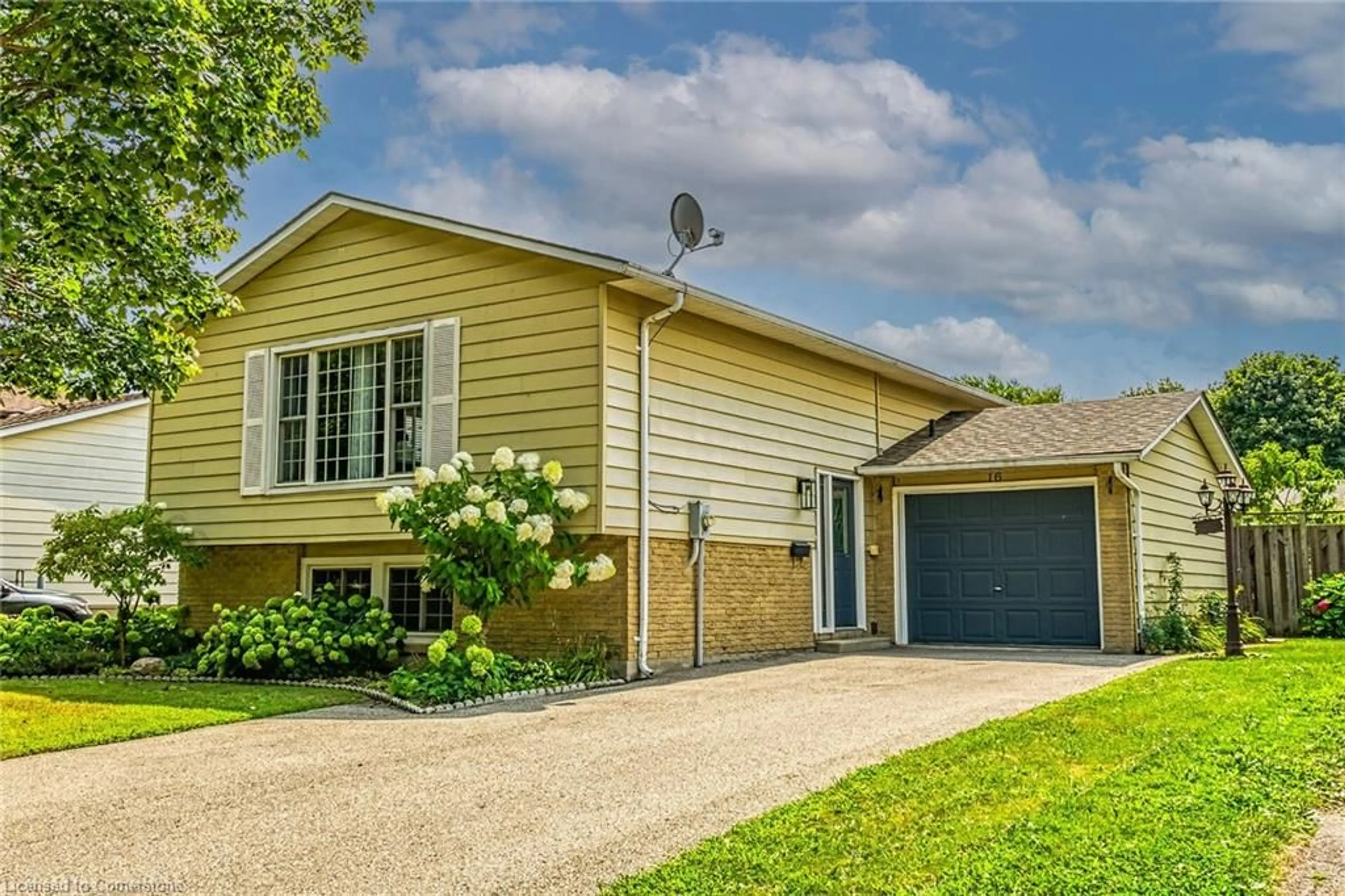 Home with vinyl exterior material, street for 16 Crestlynn Cres, Simcoe Ontario N3Y 4V8