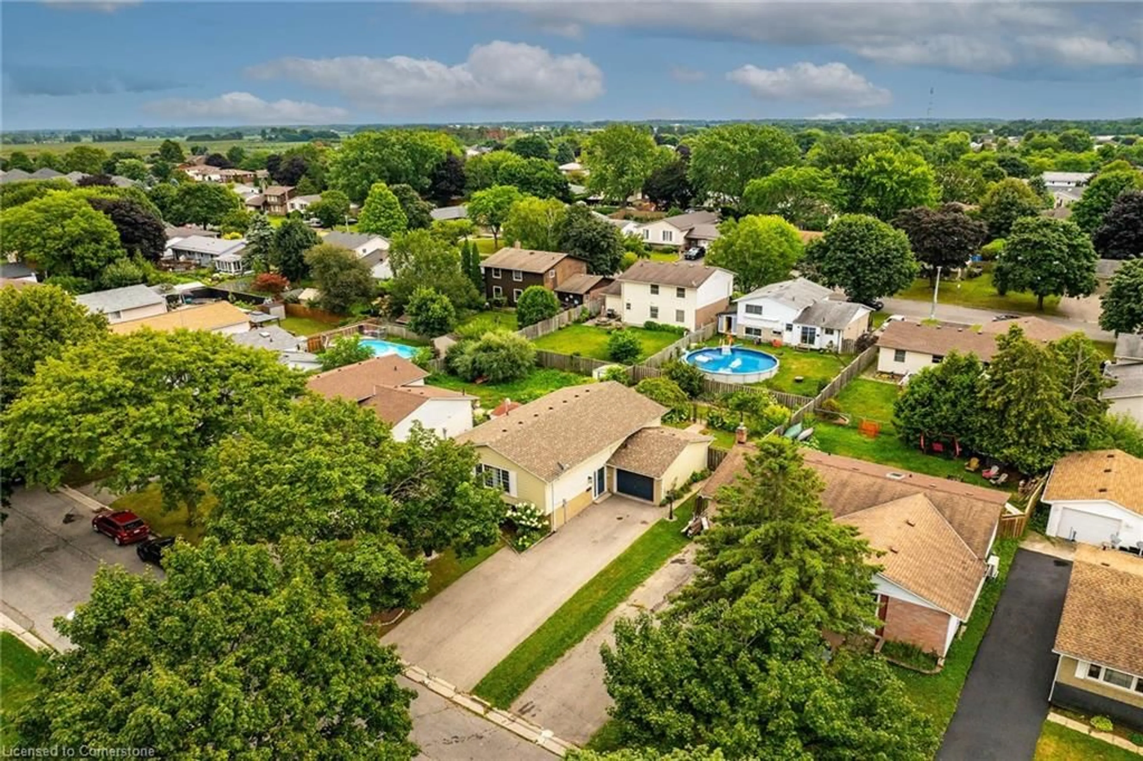 A pic from outside/outdoor area/front of a property/back of a property/a pic from drone, street for 16 Crestlynn Cres, Simcoe Ontario N3Y 4V8