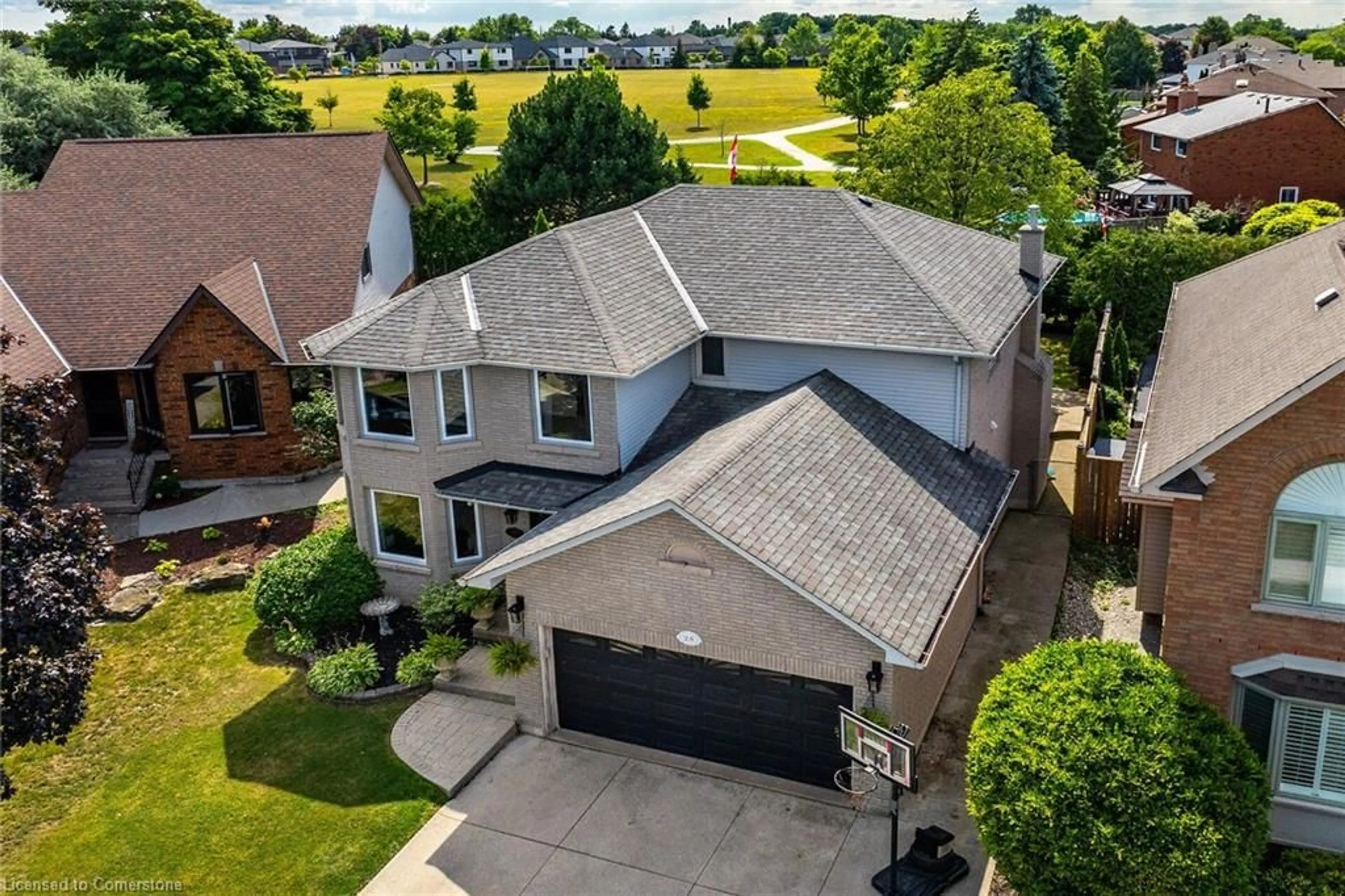 A pic from outside/outdoor area/front of a property/back of a property/a pic from drone, street for 28 Dolman St, Stoney Creek Ontario L8J 2P3