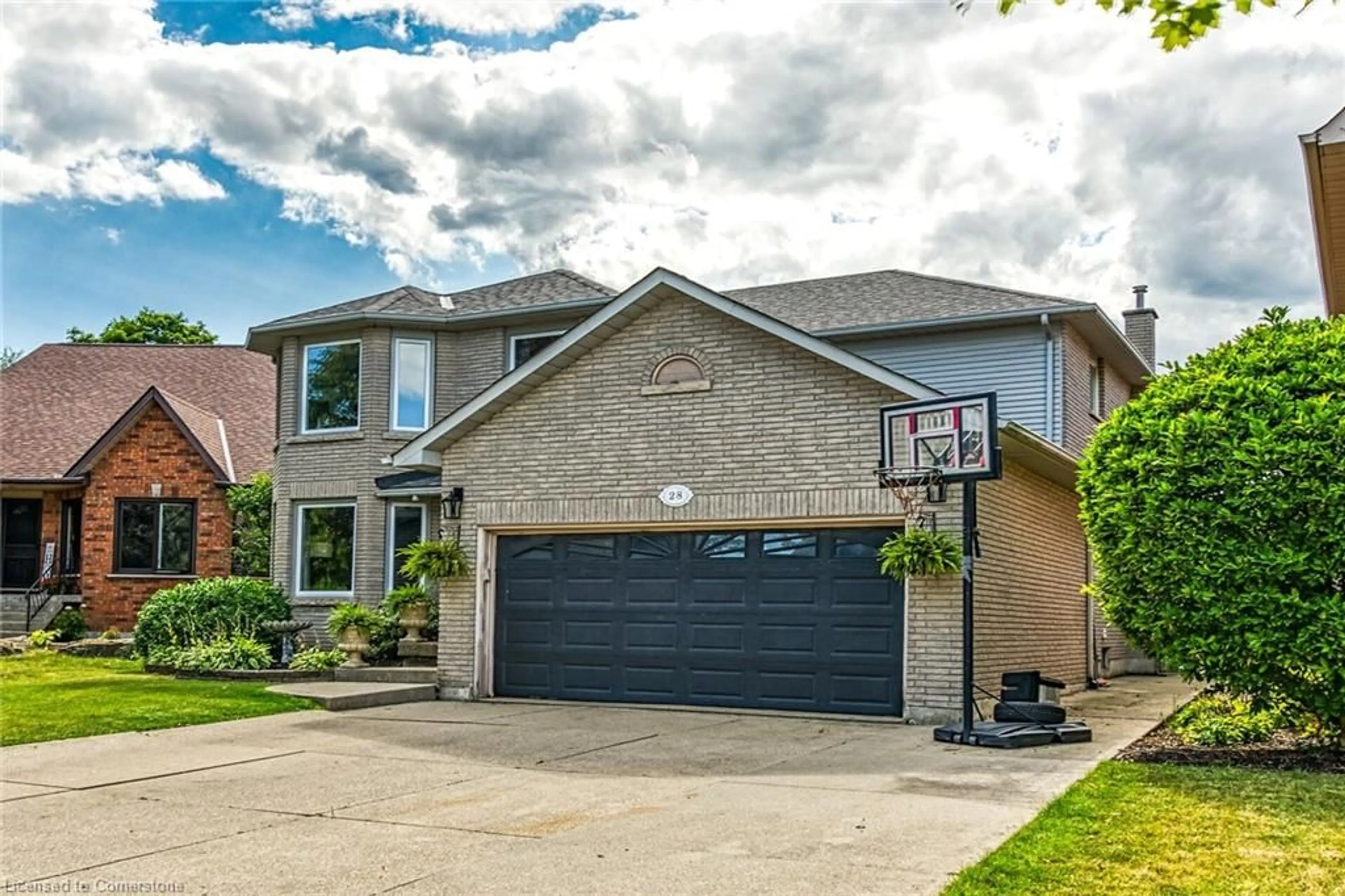 Home with brick exterior material, street for 28 Dolman St, Stoney Creek Ontario L8J 2P3