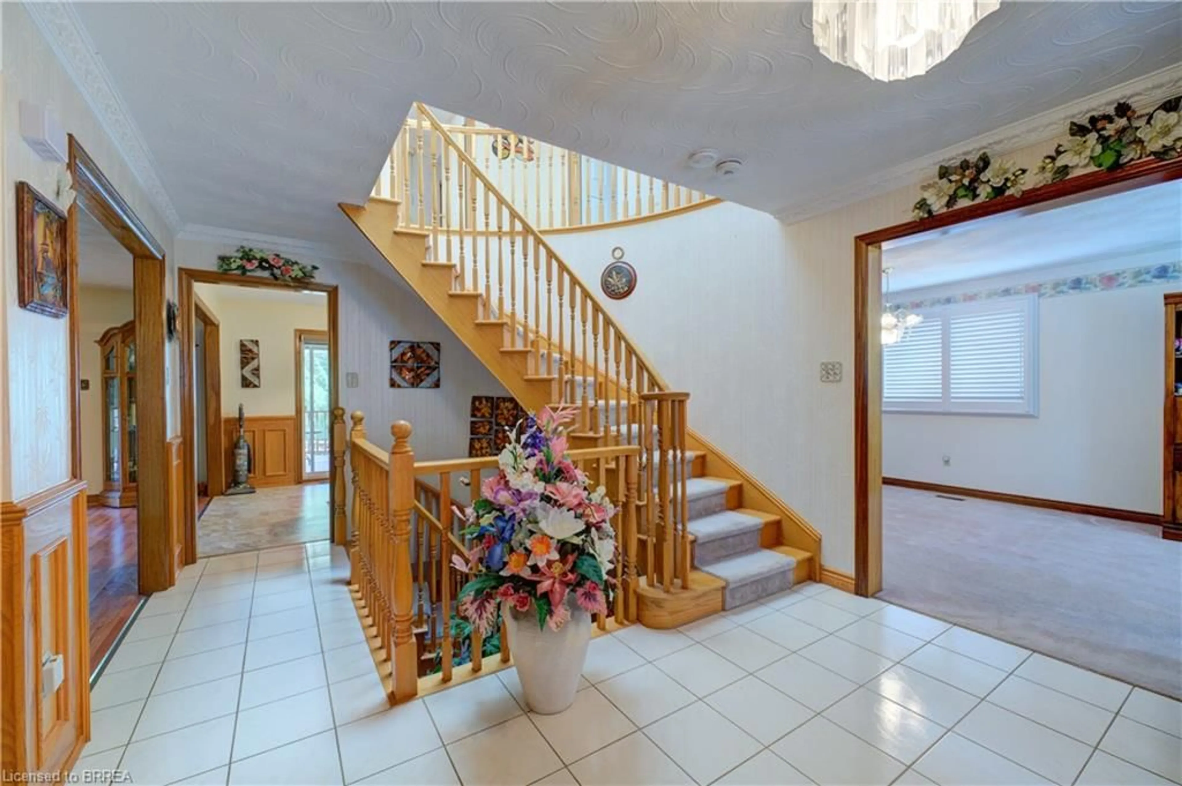 Indoor foyer for 18 Riva Ridge, Brantford Ontario N3P 1S2